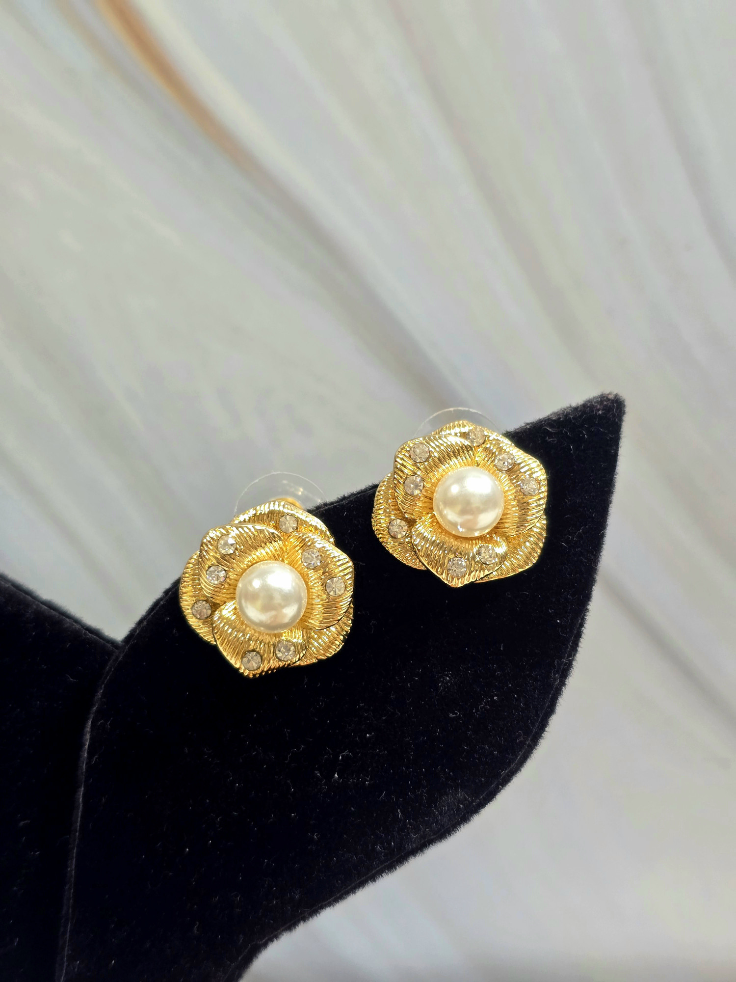 Vintage Rose Bloom: Gold-Plated Floral Stud Earrings with Pearl & Crystal Accents