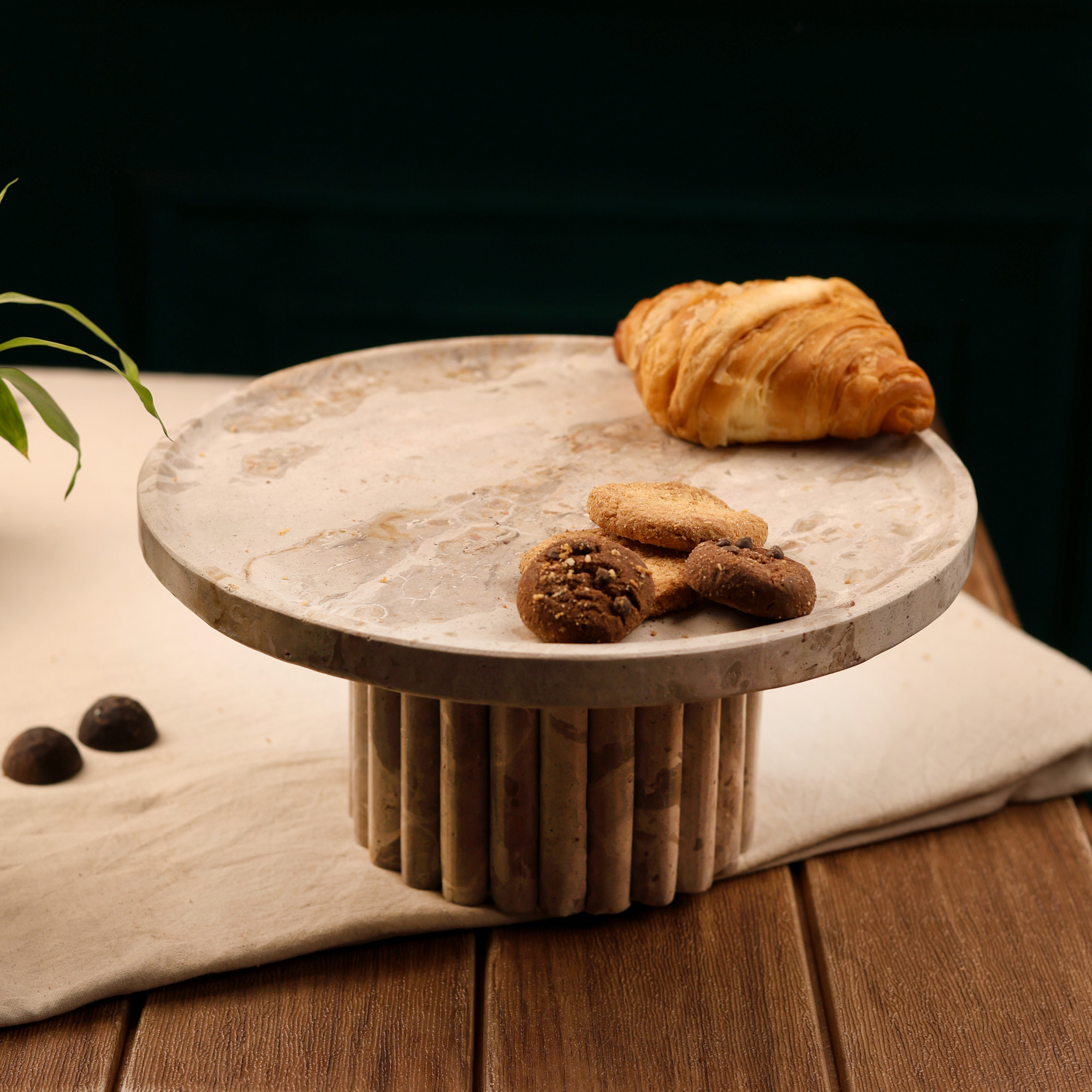 Ivory Round Fluted Cake Stand