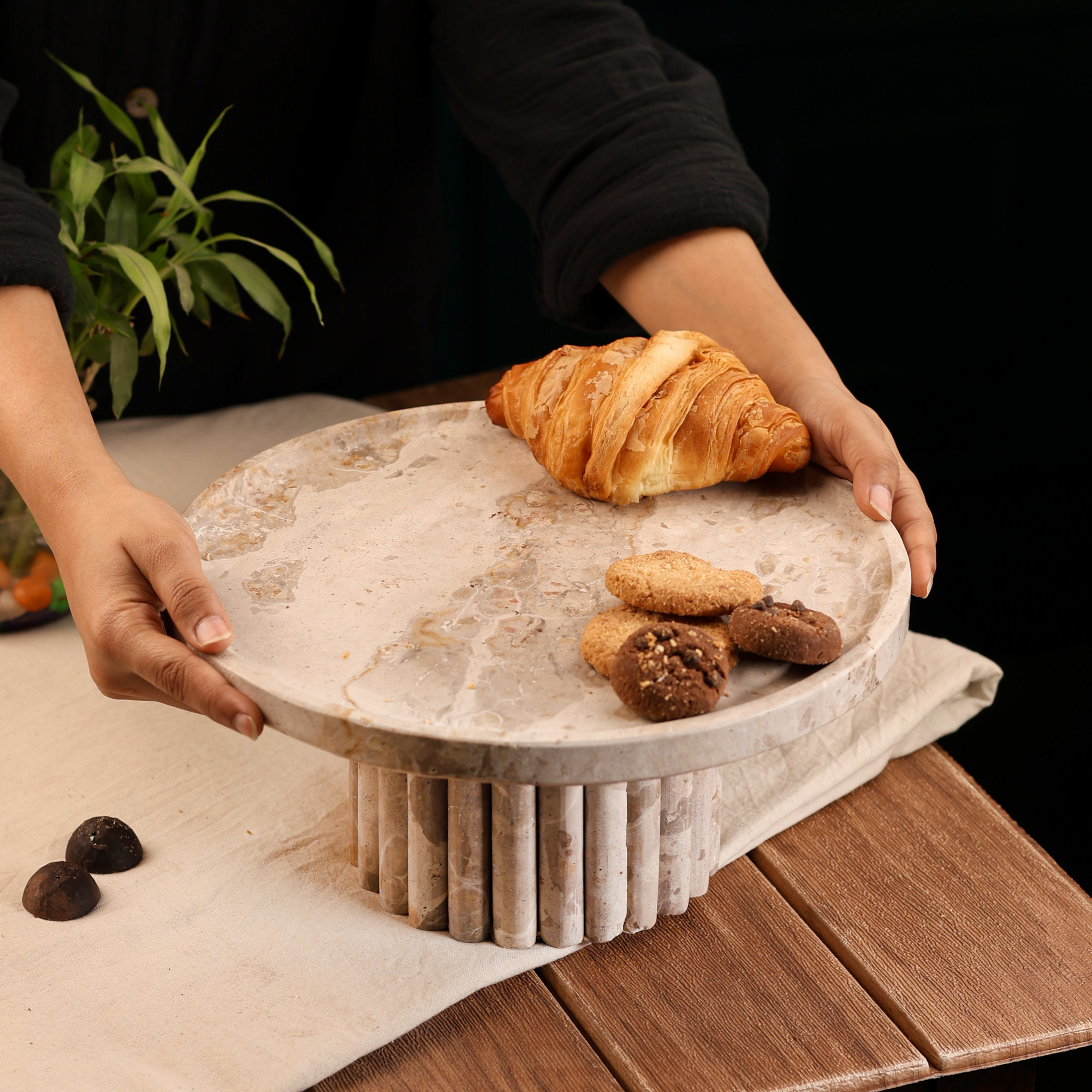 Ivory Round Fluted Cake Stand