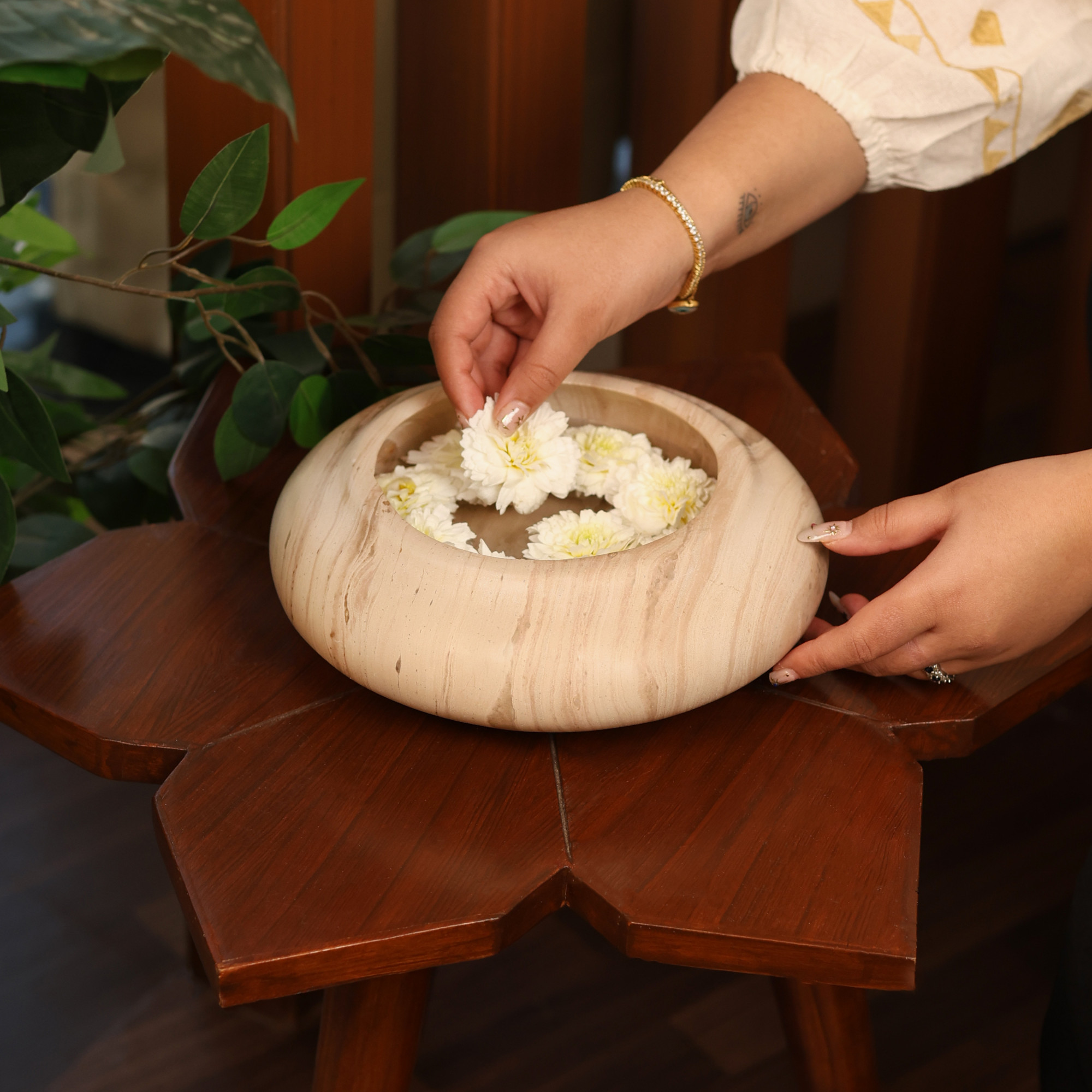 Crme Marble Handi Bowl
