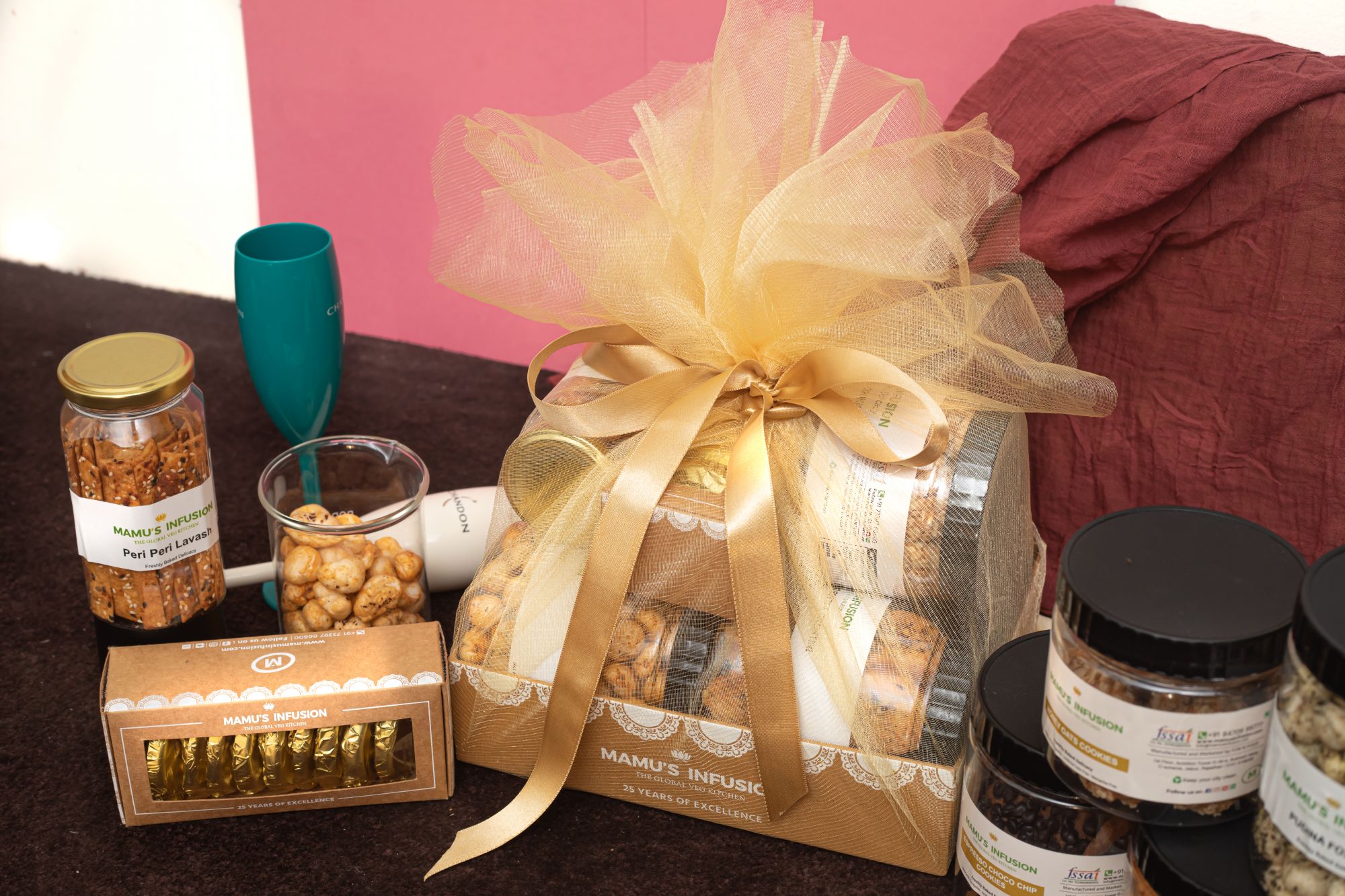 Luxury Festive Hamper Pack of 8 1 kg 445 gm