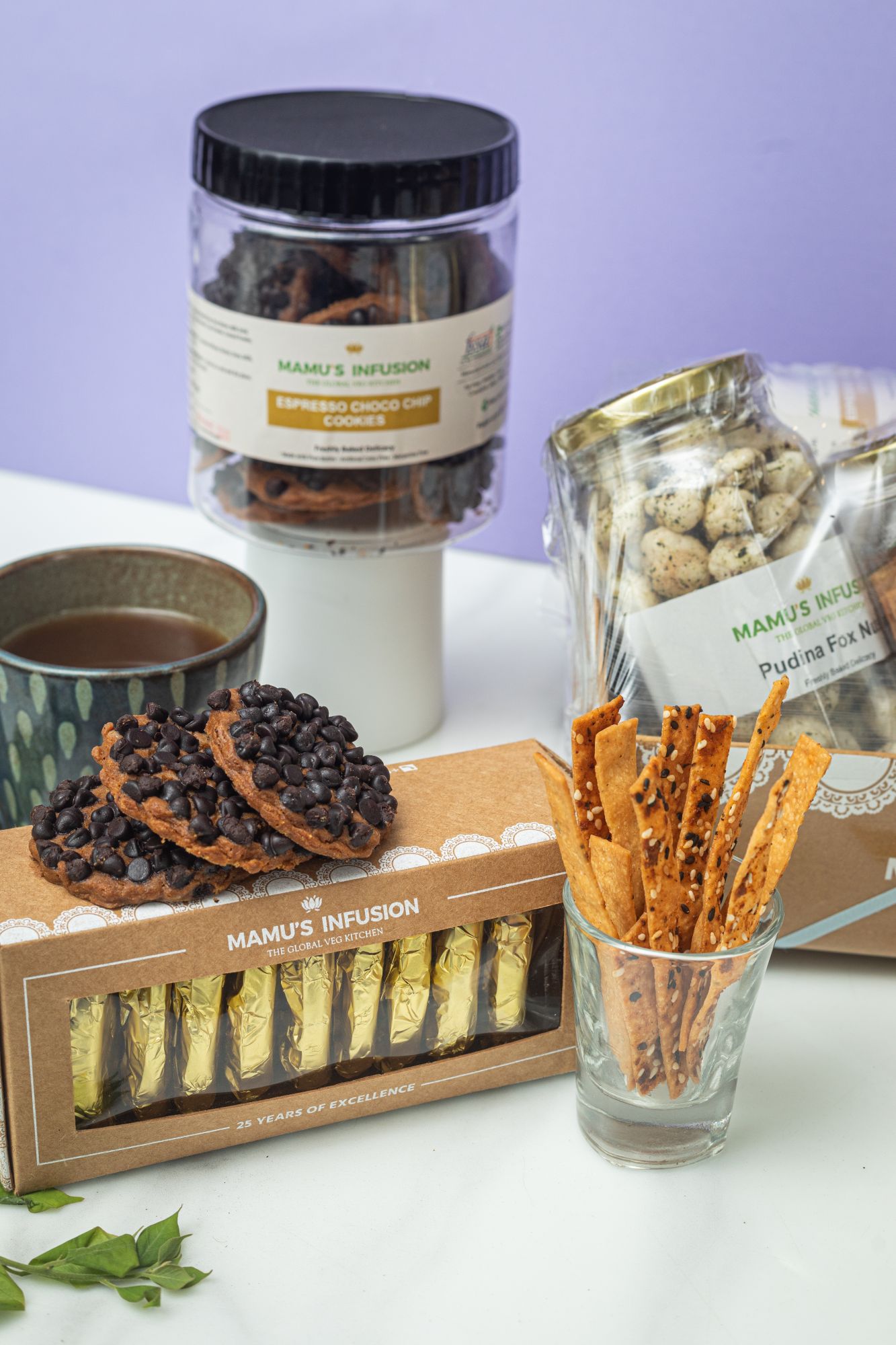 Luxury Festive Hamper Pack of 8 1 kg 445 gm