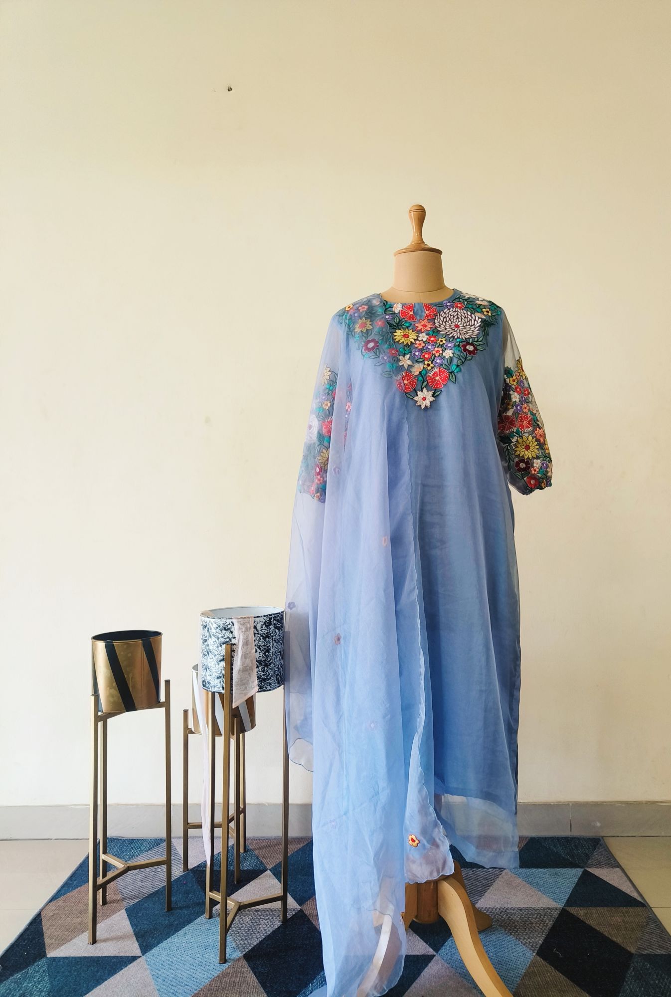 LIGHT GREY EMBROIDERED SUIT SET