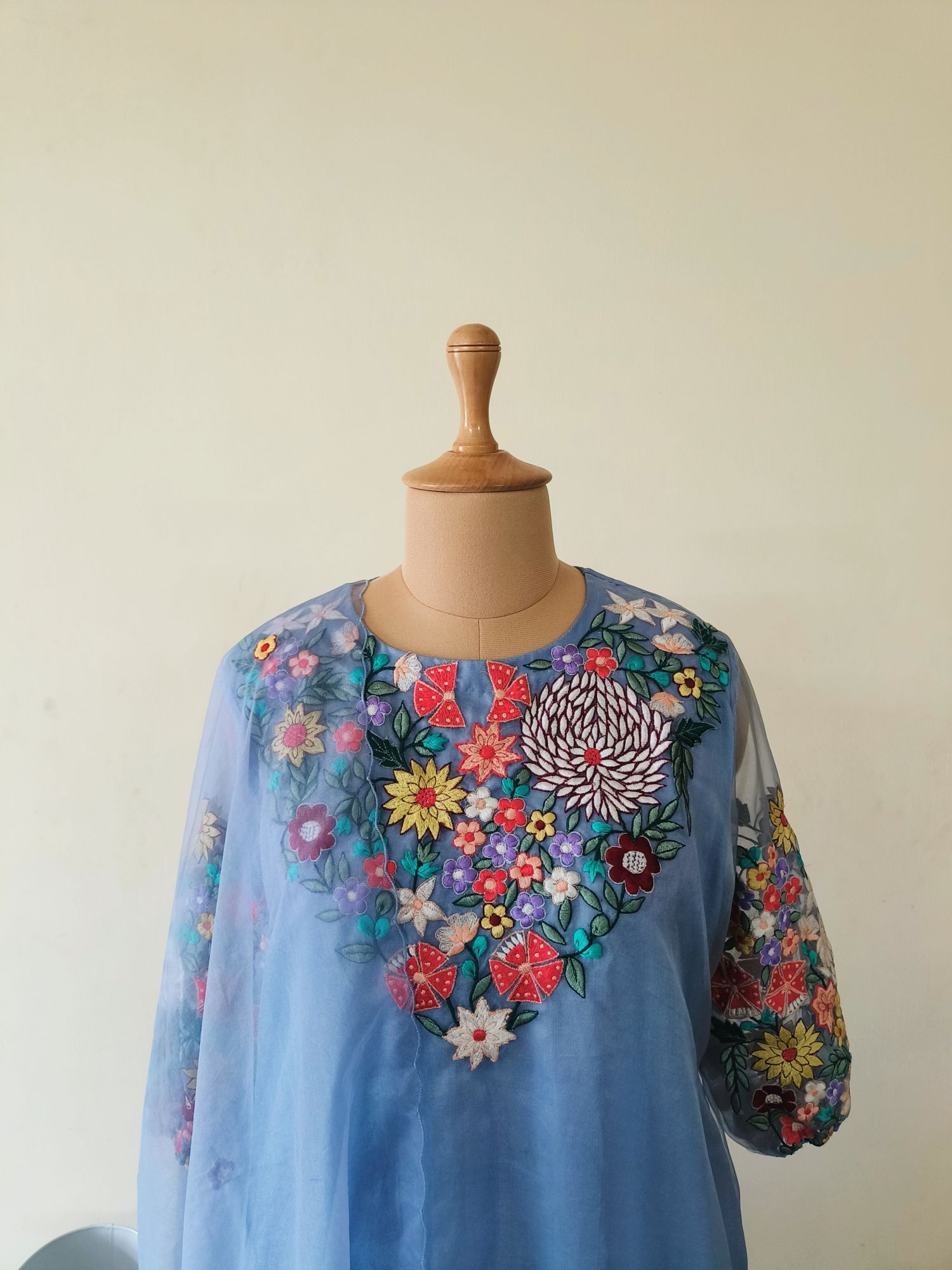 LIGHT GREY EMBROIDERED SUIT SET