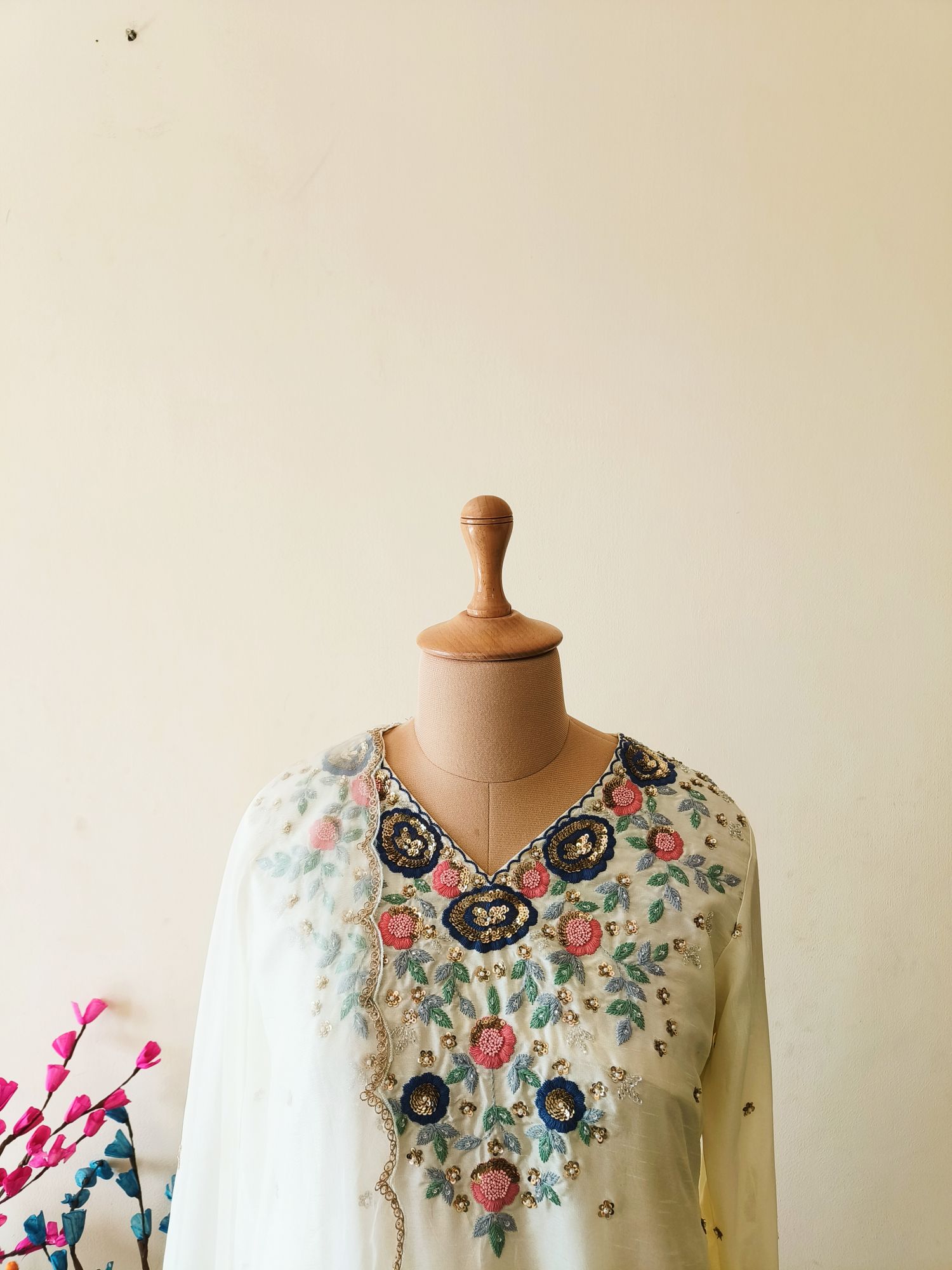 OFF WHITE SEQUINS SUIT SET