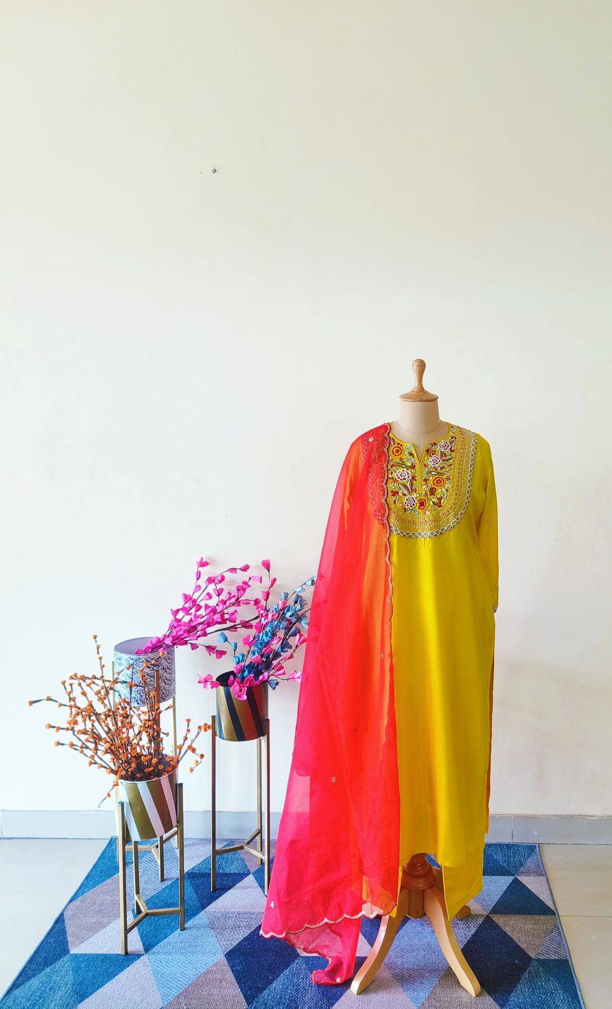 YELLOW THREAD SUIT SET