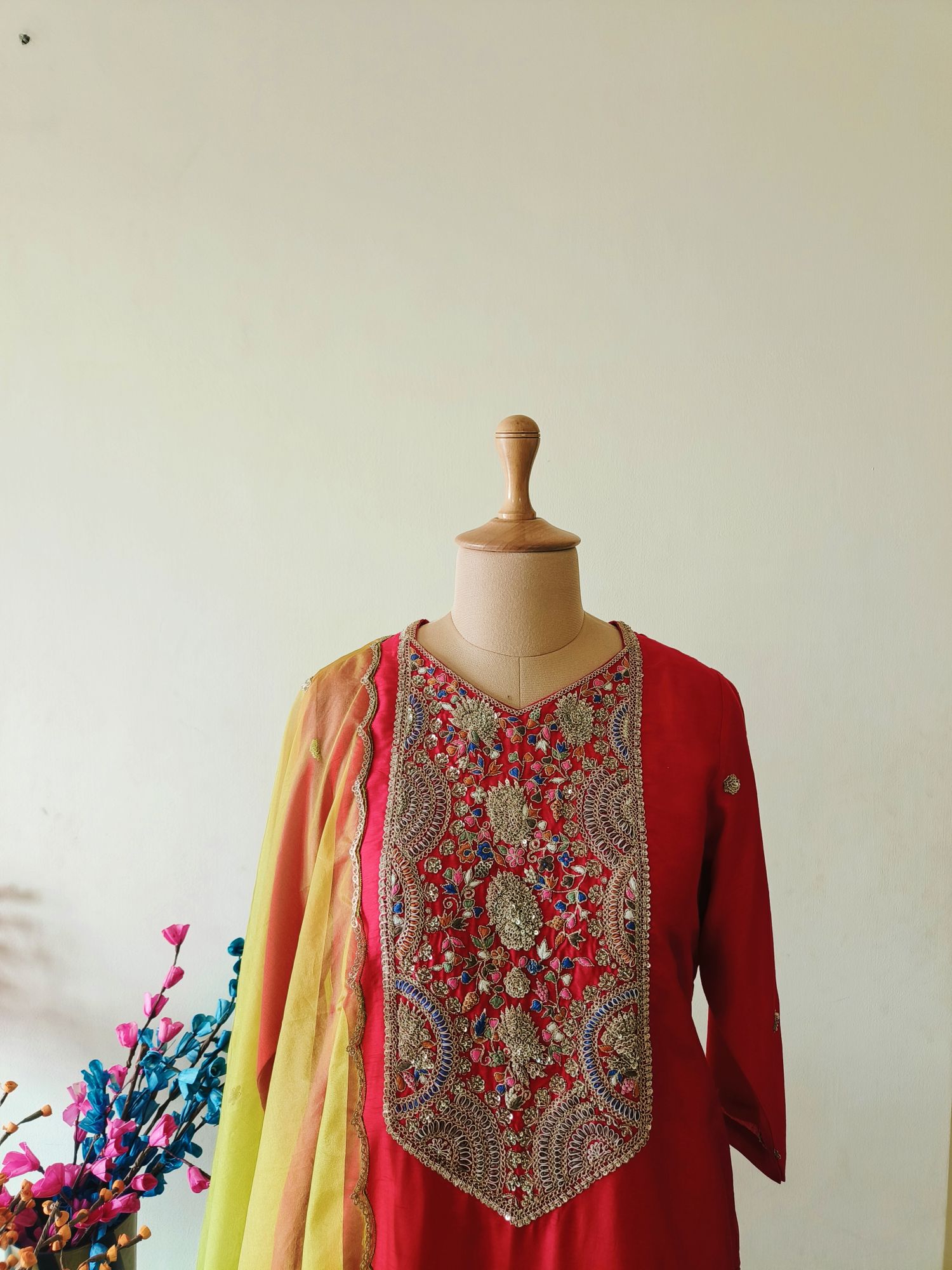 RED THREAD AND SEQUINS SUIT SET