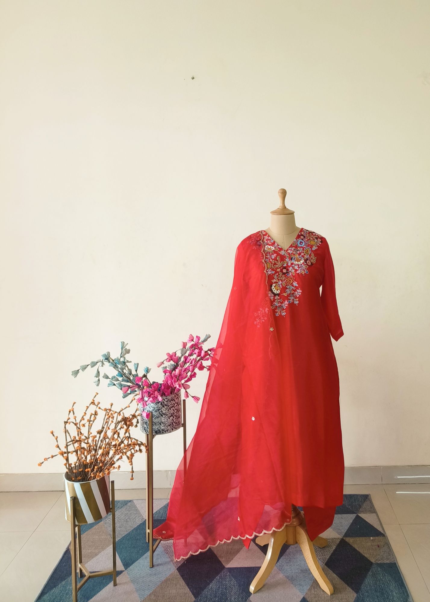 RED THREAD SUIT SET