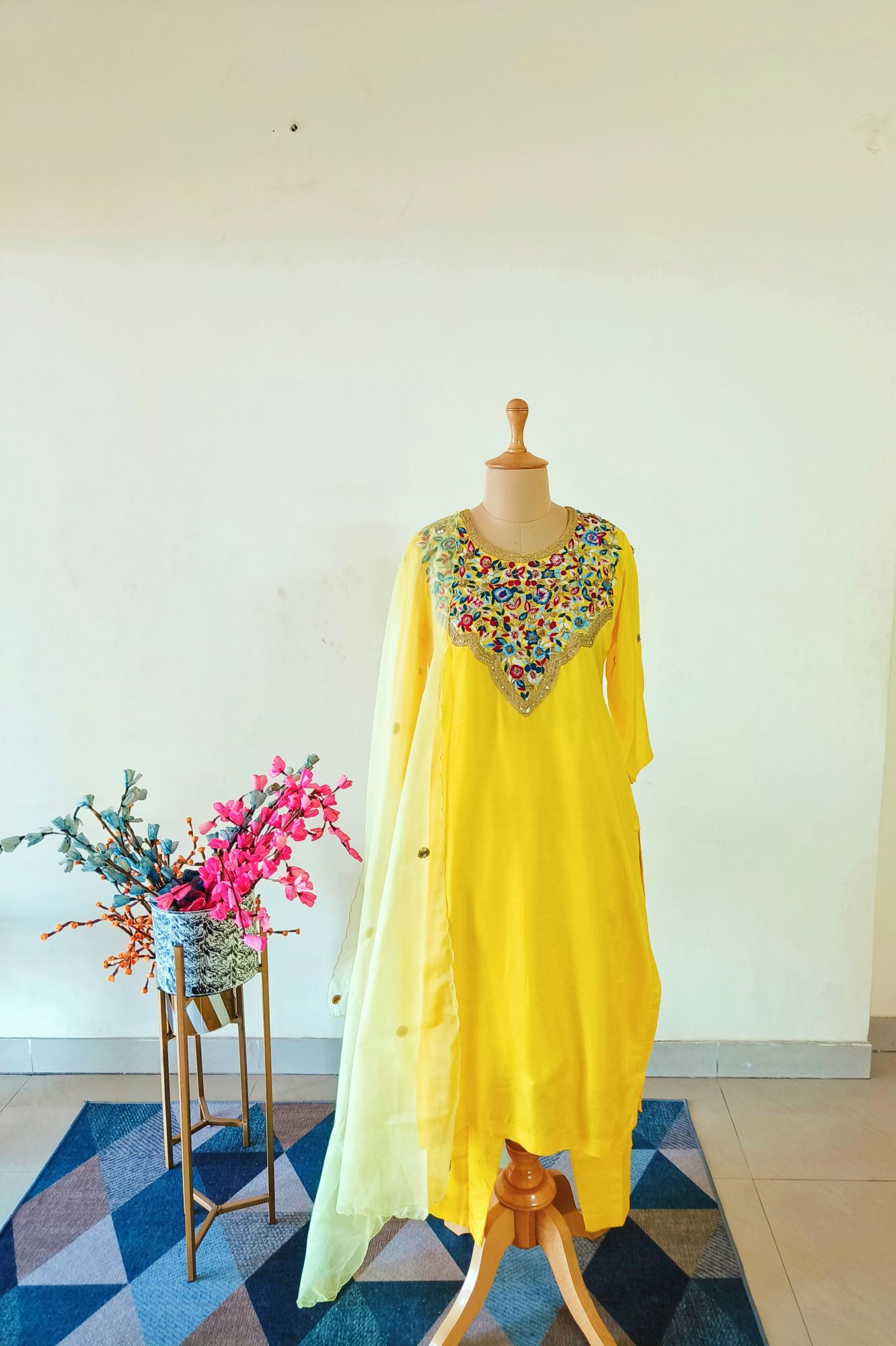 YELLOW THREAD SUIT SET