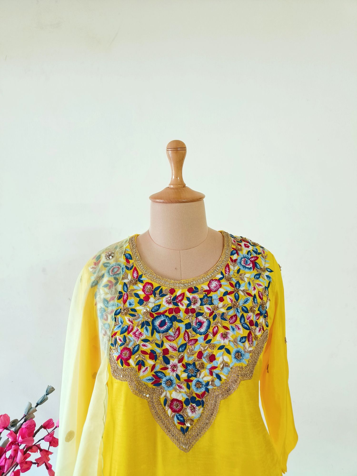 YELLOW THREAD SUIT SET