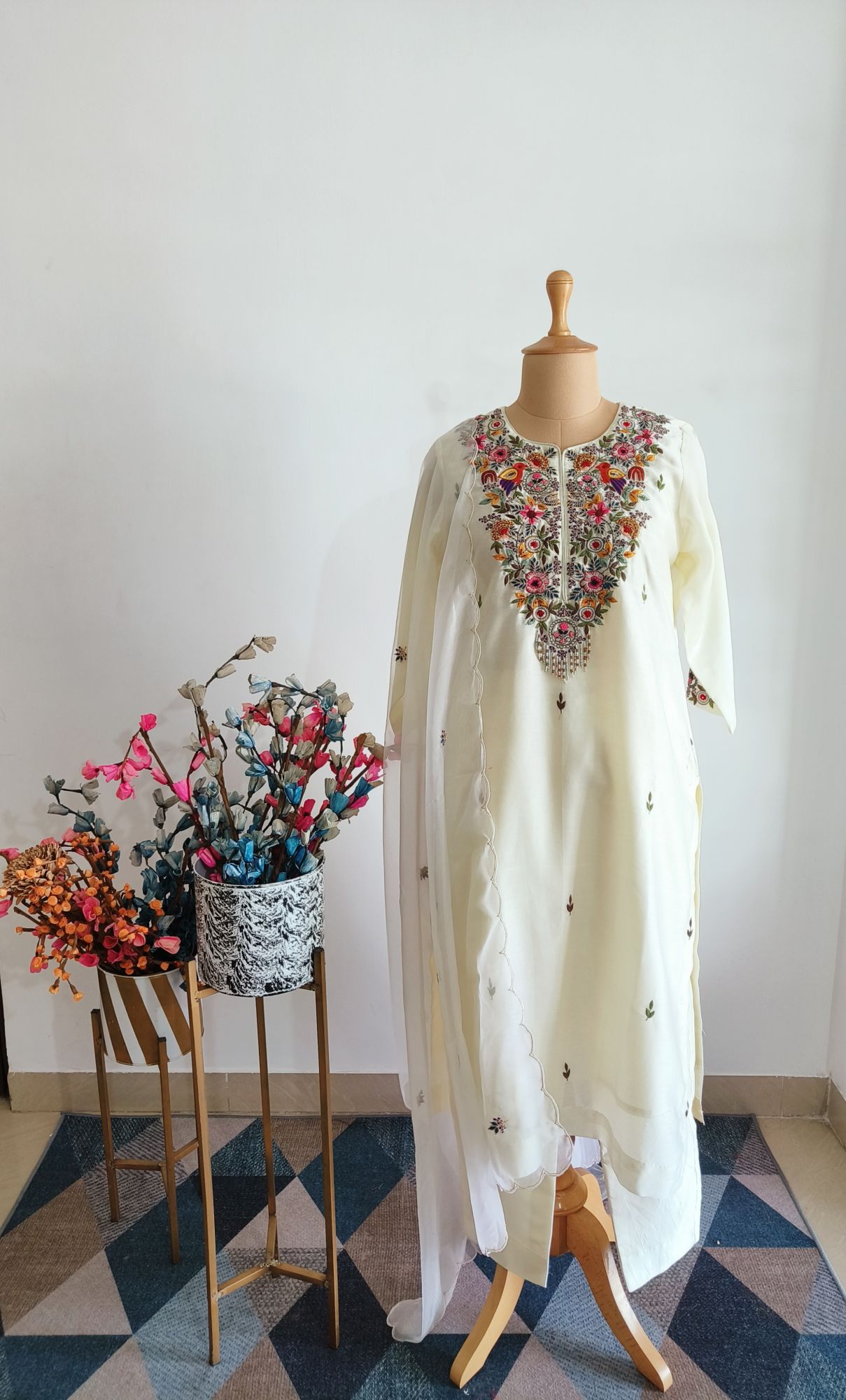 OFF WHITE THREAD SUIT