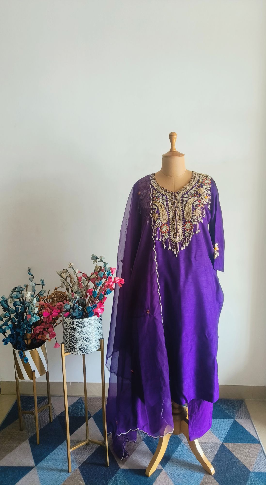 PURPLE THREAD AND DABKA SUIT
