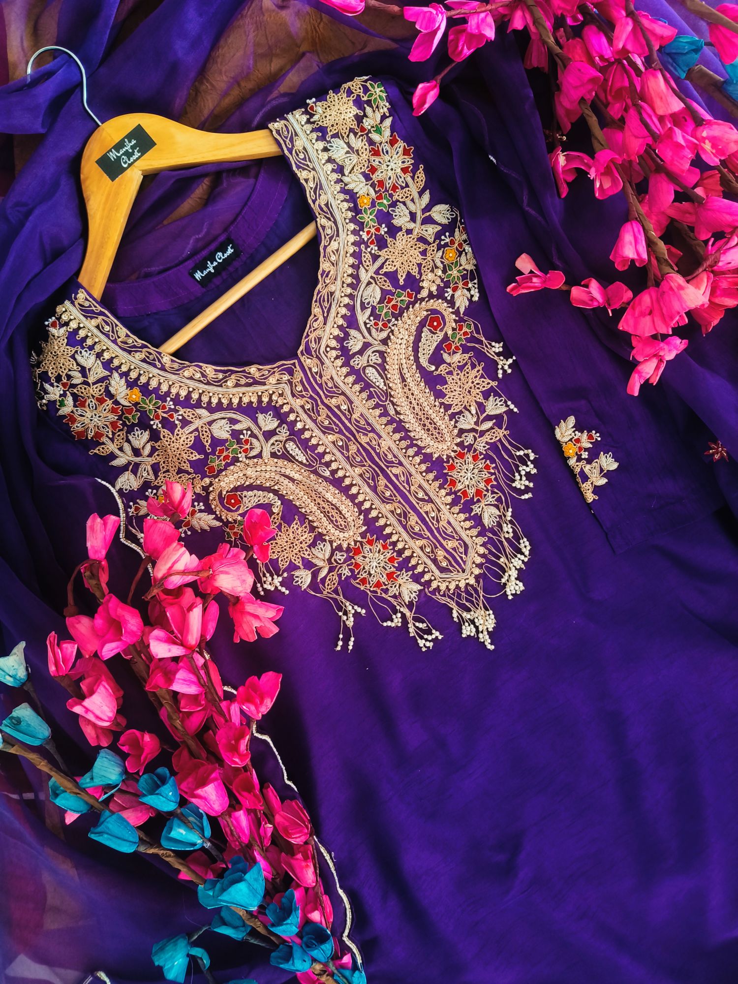 PURPLE THREAD AND DABKA SUIT
