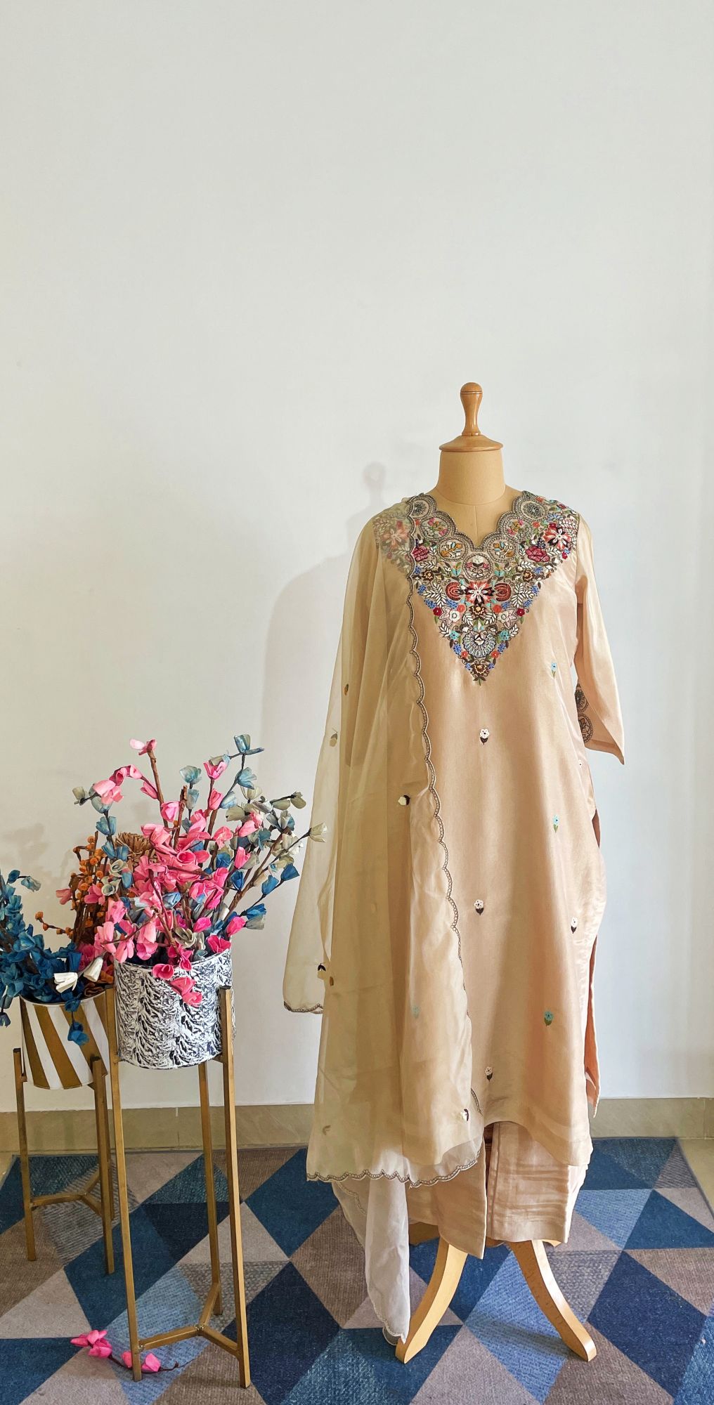 BEIGE THREAD SUIT SET