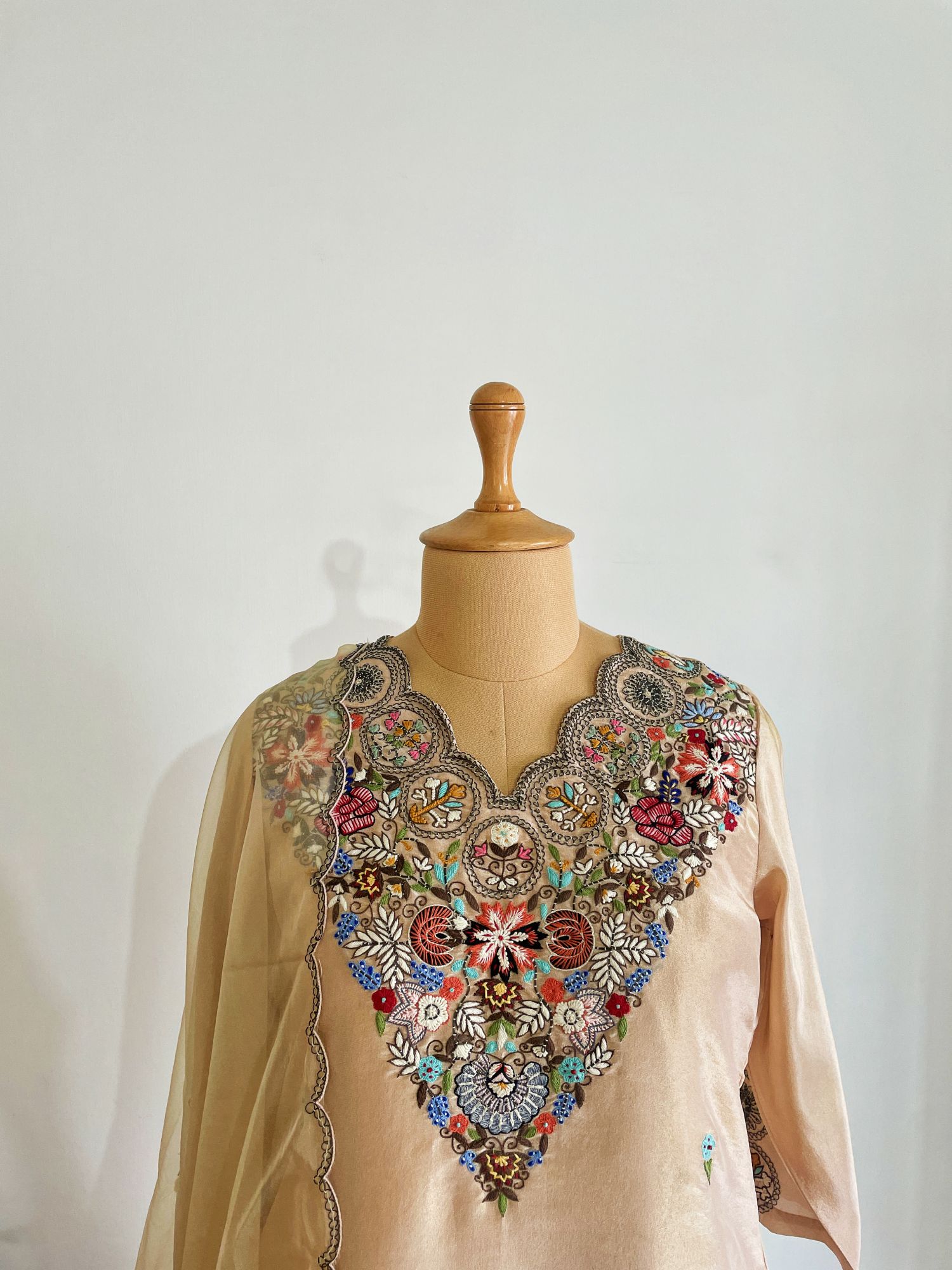 BEIGE THREAD SUIT SET