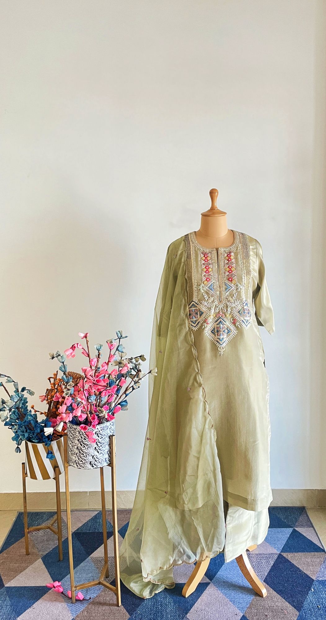 BEIGE THREAD SUIT SET