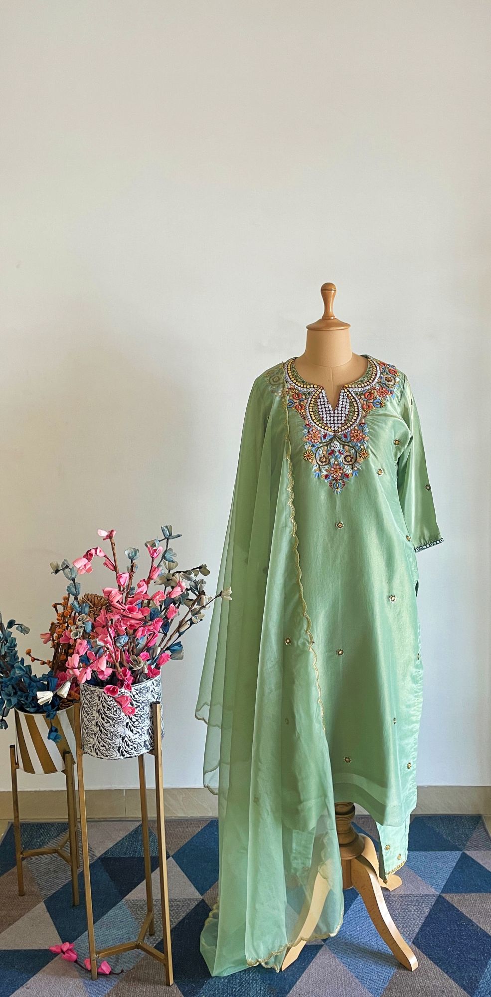 LIGHT PISTA GREEN THREAD AND MIRROR SUIT SET