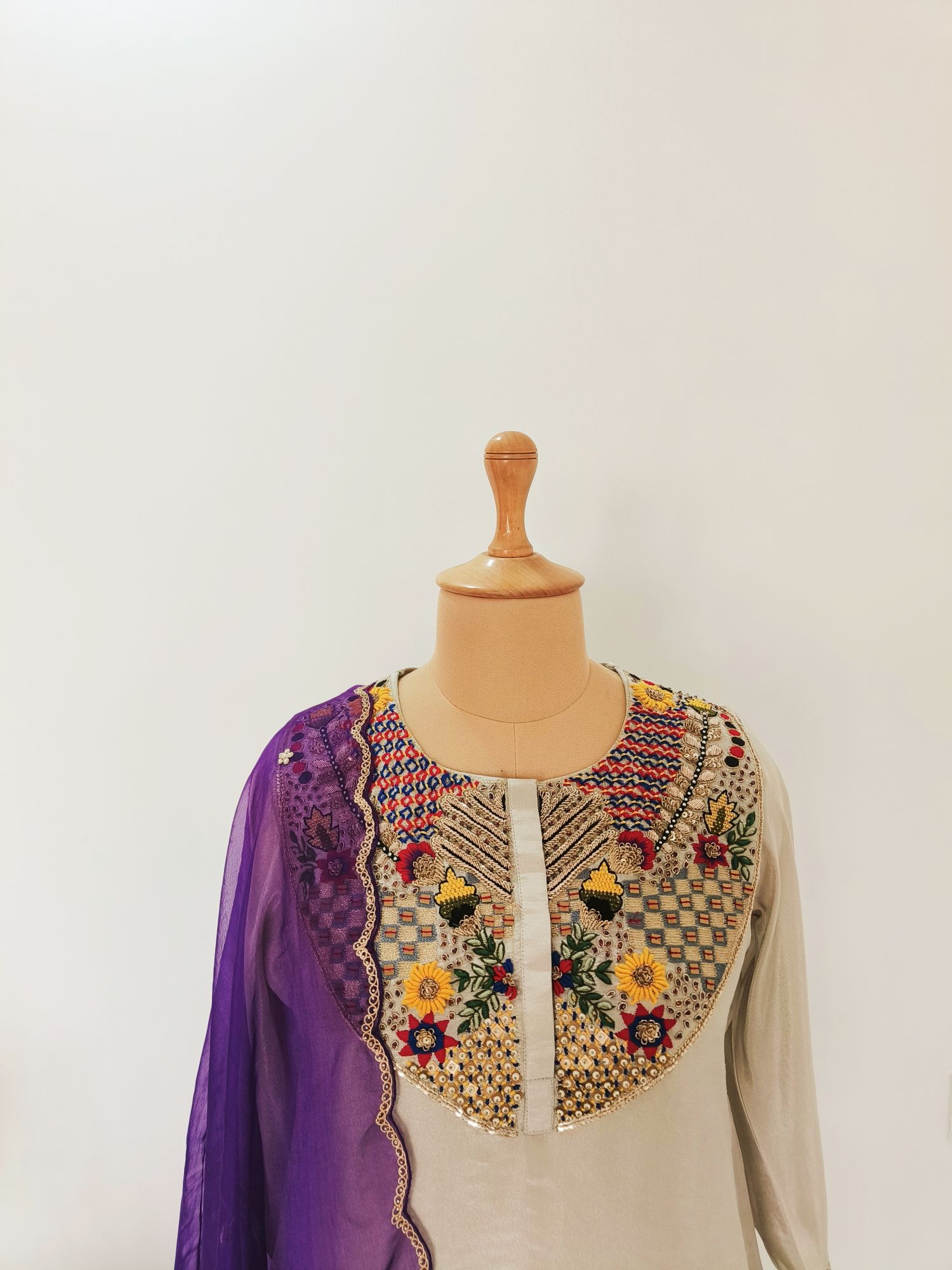 GREY THREAD AND SEQUINS SET