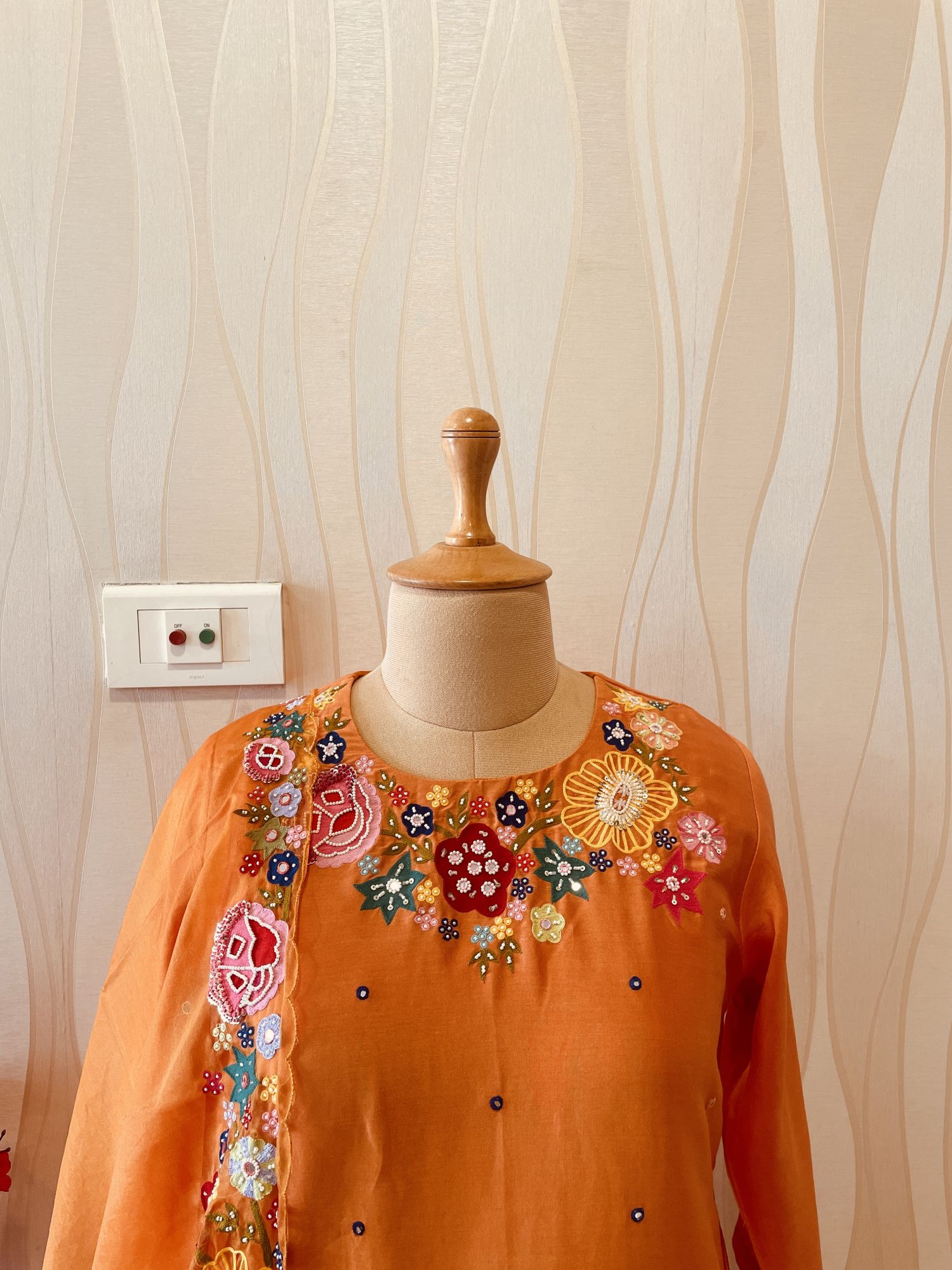 ORANGE ARI RESHAM SARARA SUIT SET