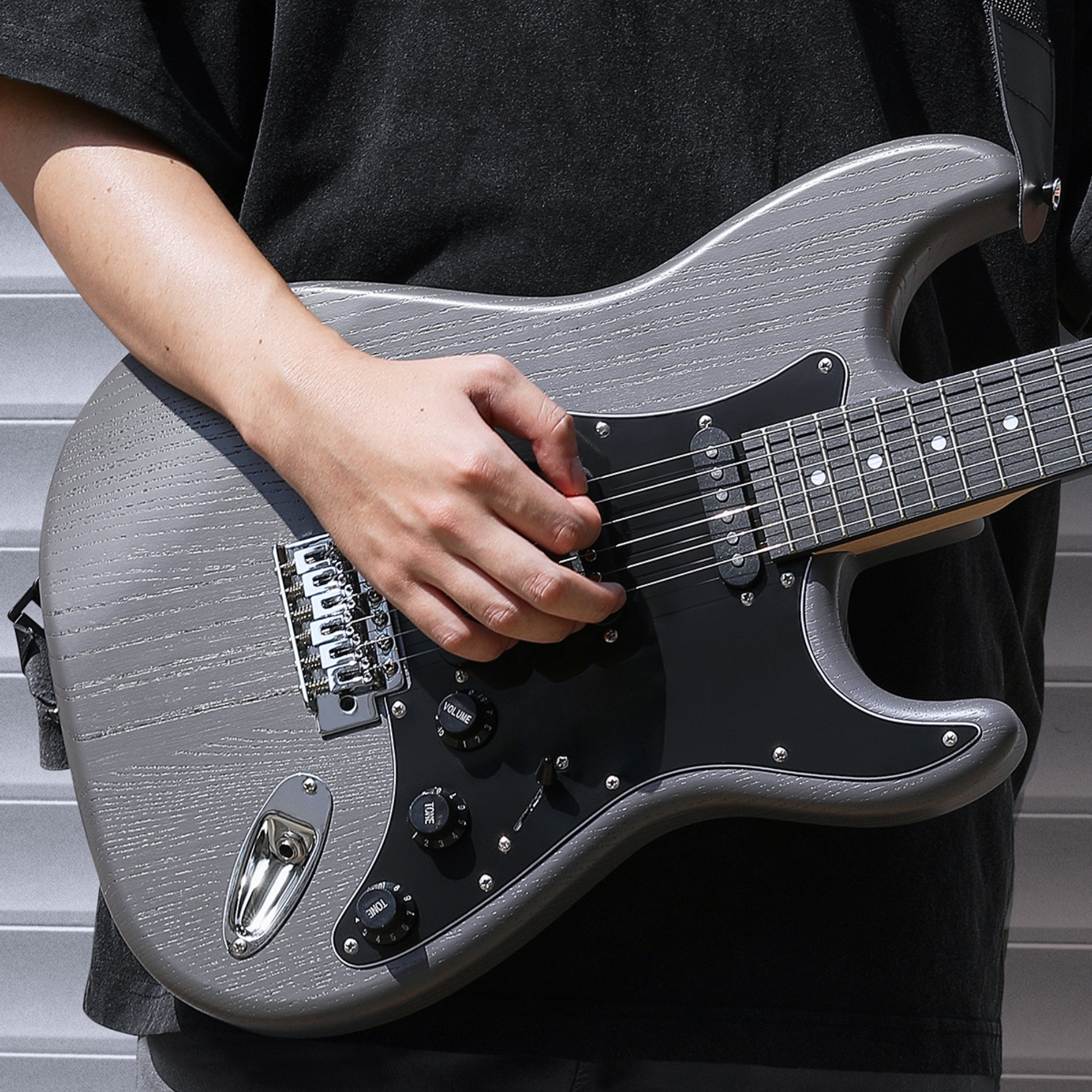 DONNER DST-80 Matte black Electric Guitar 39 Beginner Electric Guitar Kit with Amp Classic SSS Pickup Complete with Gig Bag Tuner Capo Strap Picks