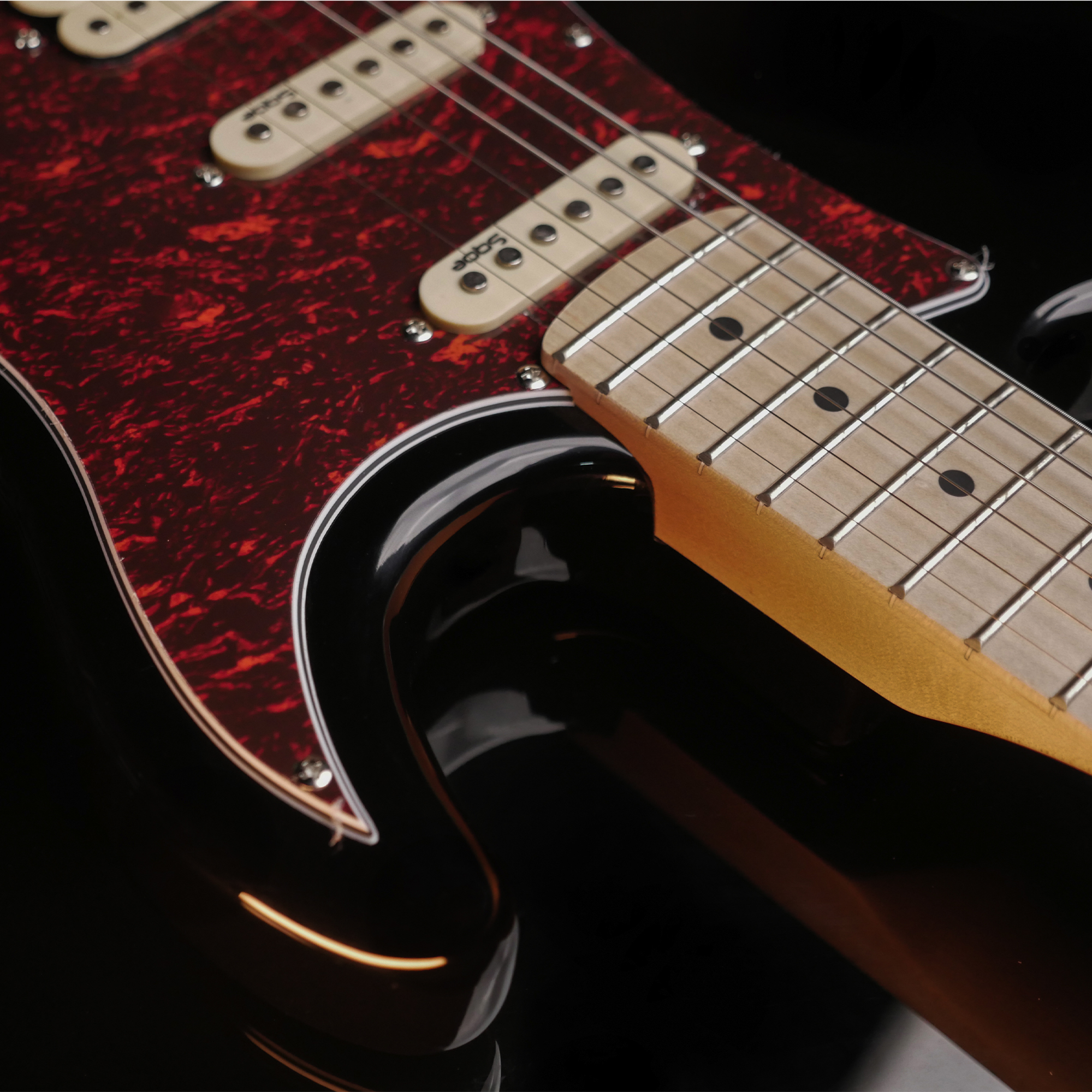 SQOE SEST250 Bk Super Strat Electric Guitar Black