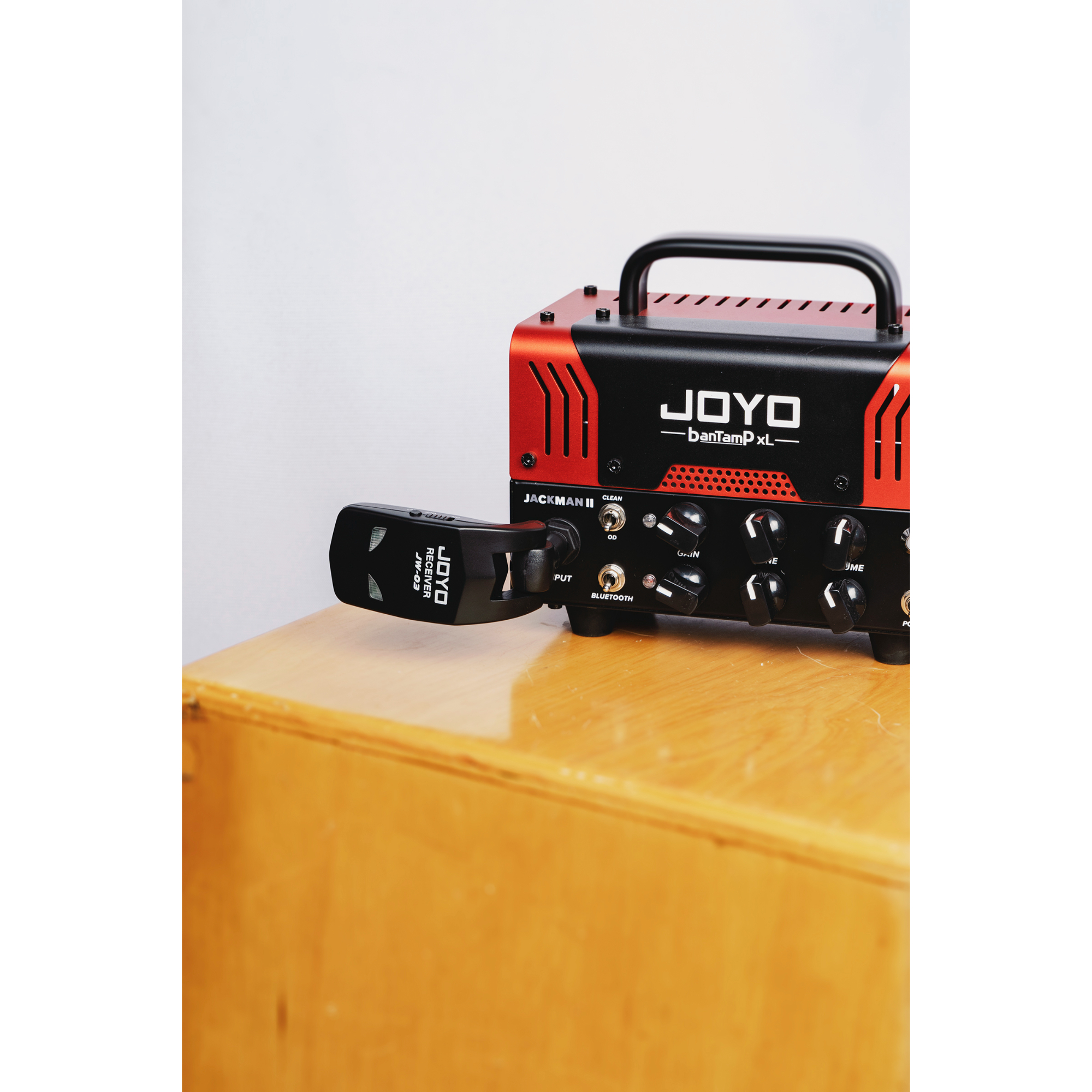 JOYO 24GHz Wireless Guitar System 4 Channels Rechargeable Audio Wireless Transmitter Receiver for Guitar Bass Electric Instruments JW-03