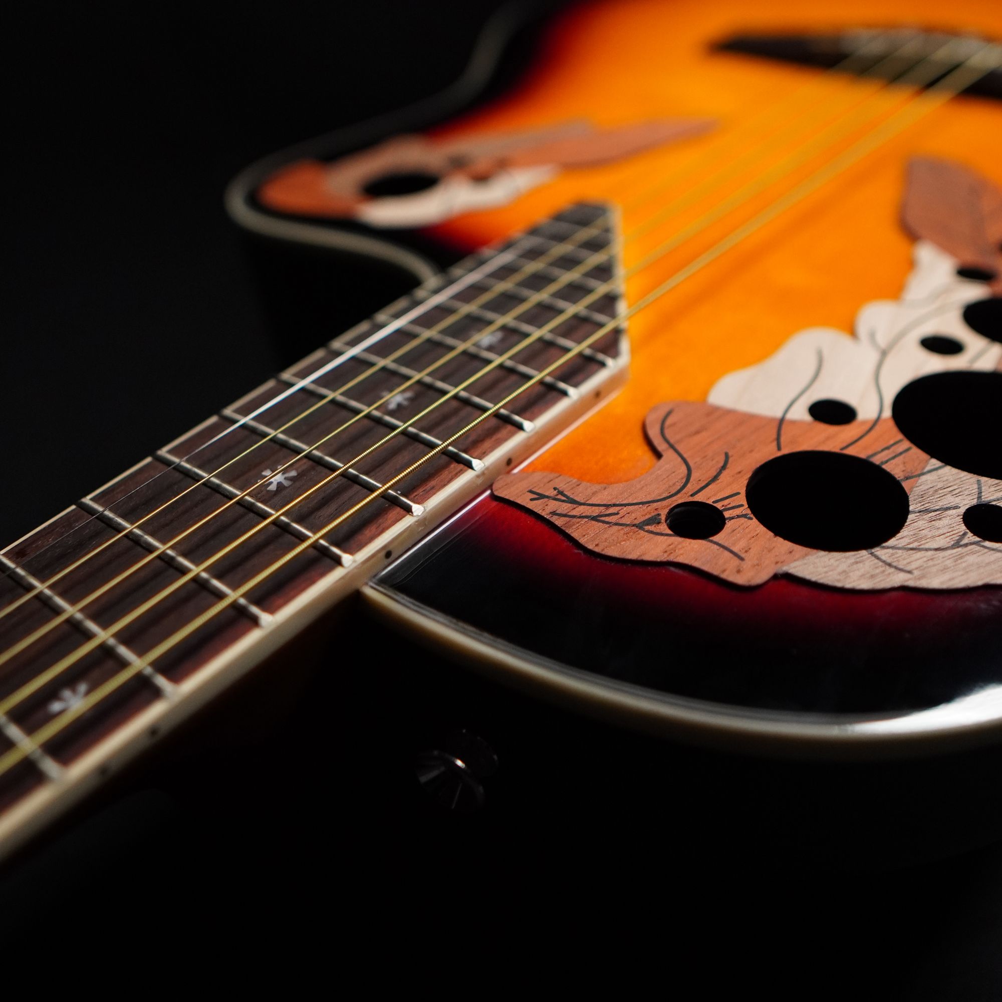 Oval O241CE SB - Ovation Semi Acoustic