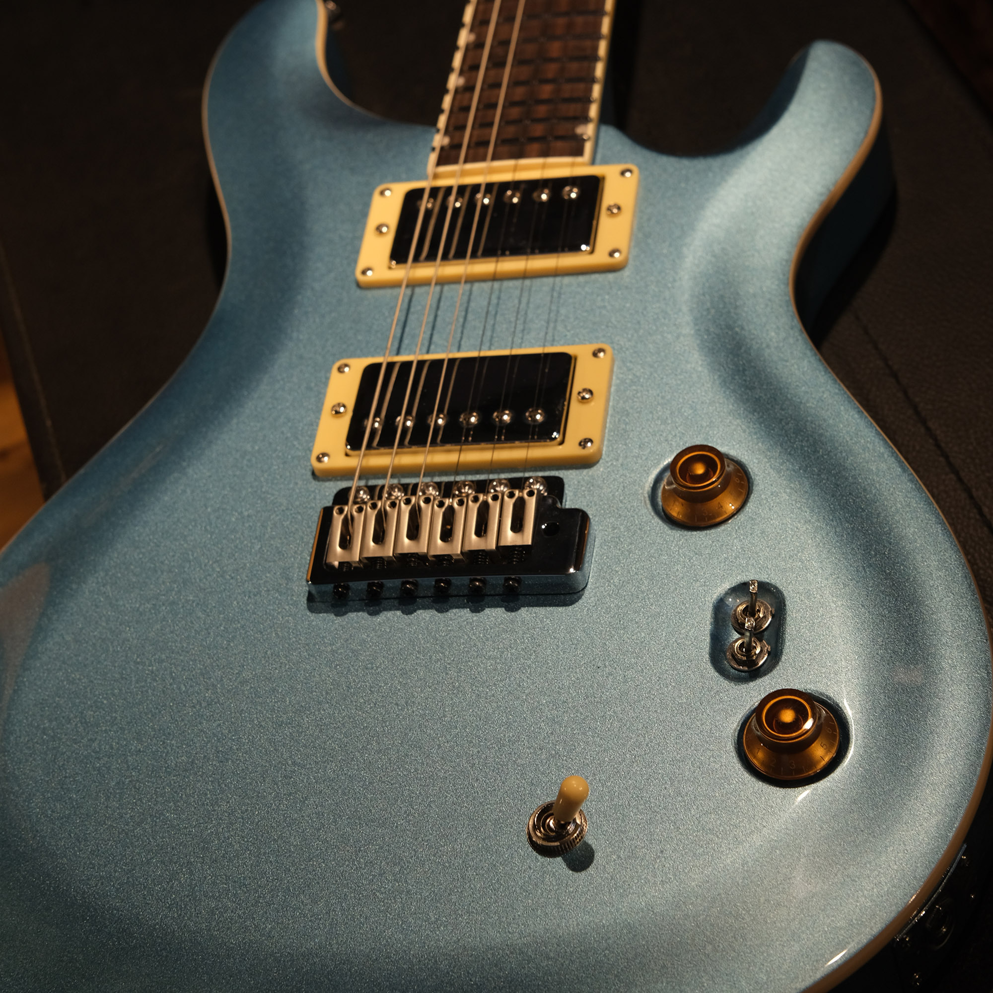 SQOE SEPRS200 Flash Ice Blue Electric Guitar Wilkinson Tremolo Mirror Gloss Finish