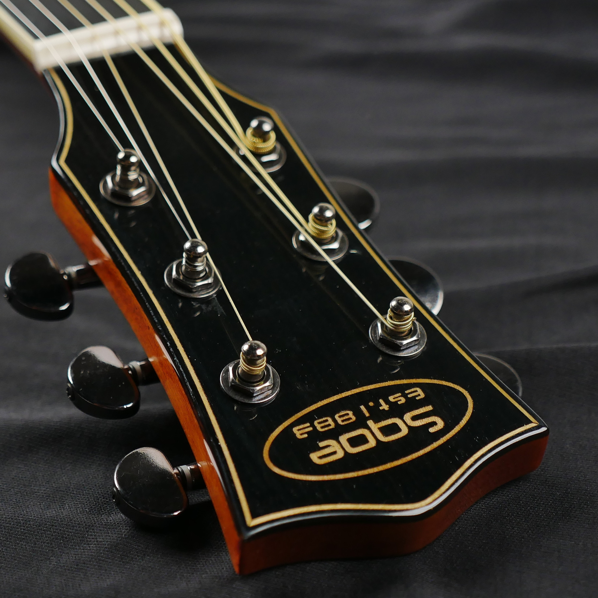 SQOE S340 FGCS Solid top Acoustic guitar - classic cherry burst gloss and blue