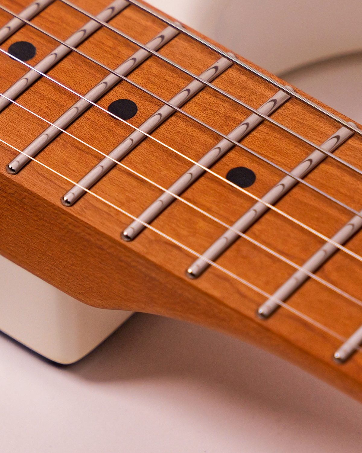 SQOE SEST500  Pearl White  Electric Guitar  HSS