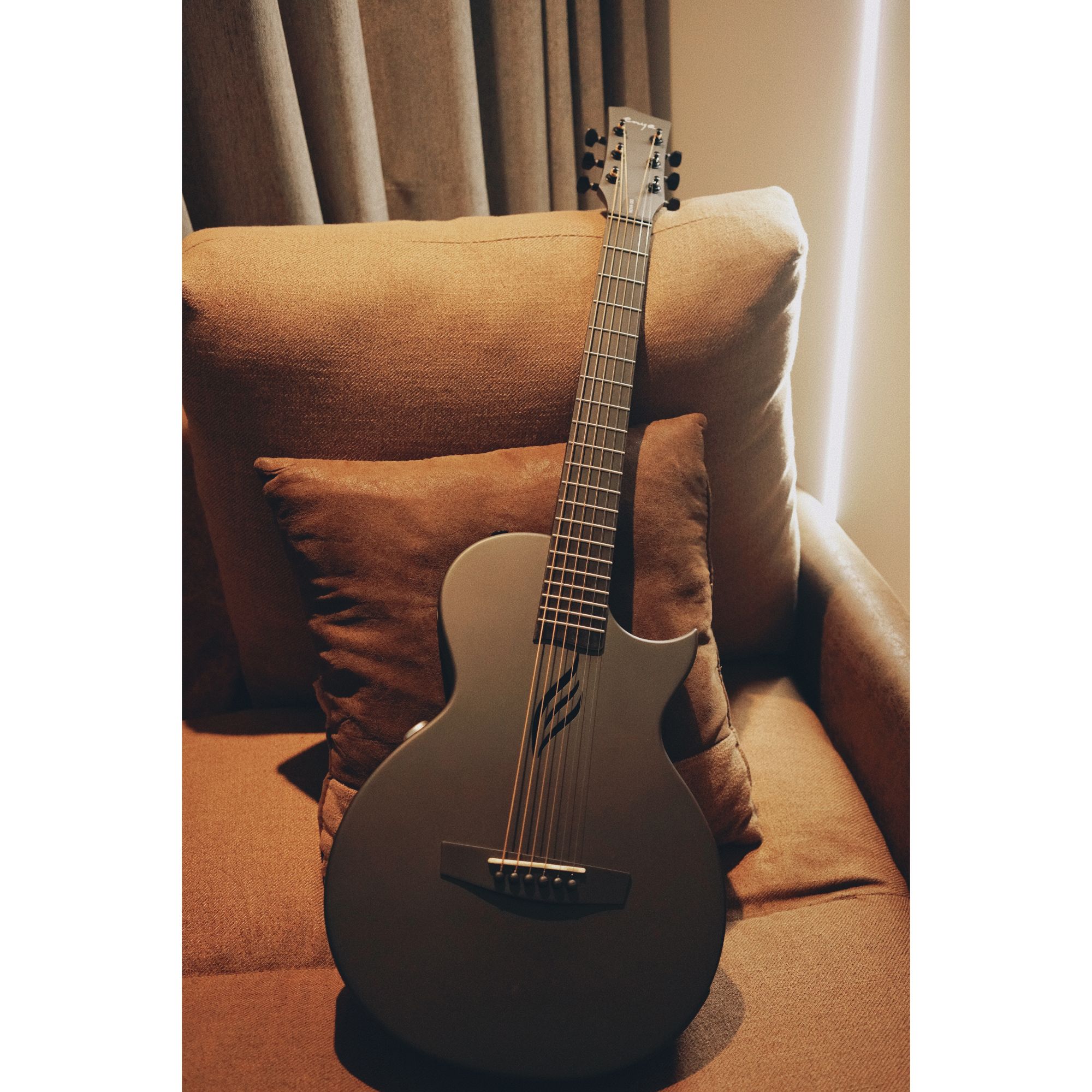 Enya NOVA GO SP1 Black TransAcoustic Electric Guitar Smart Carbon Fiber Acoustic 35 Inch with Pickup Case Strap Cable