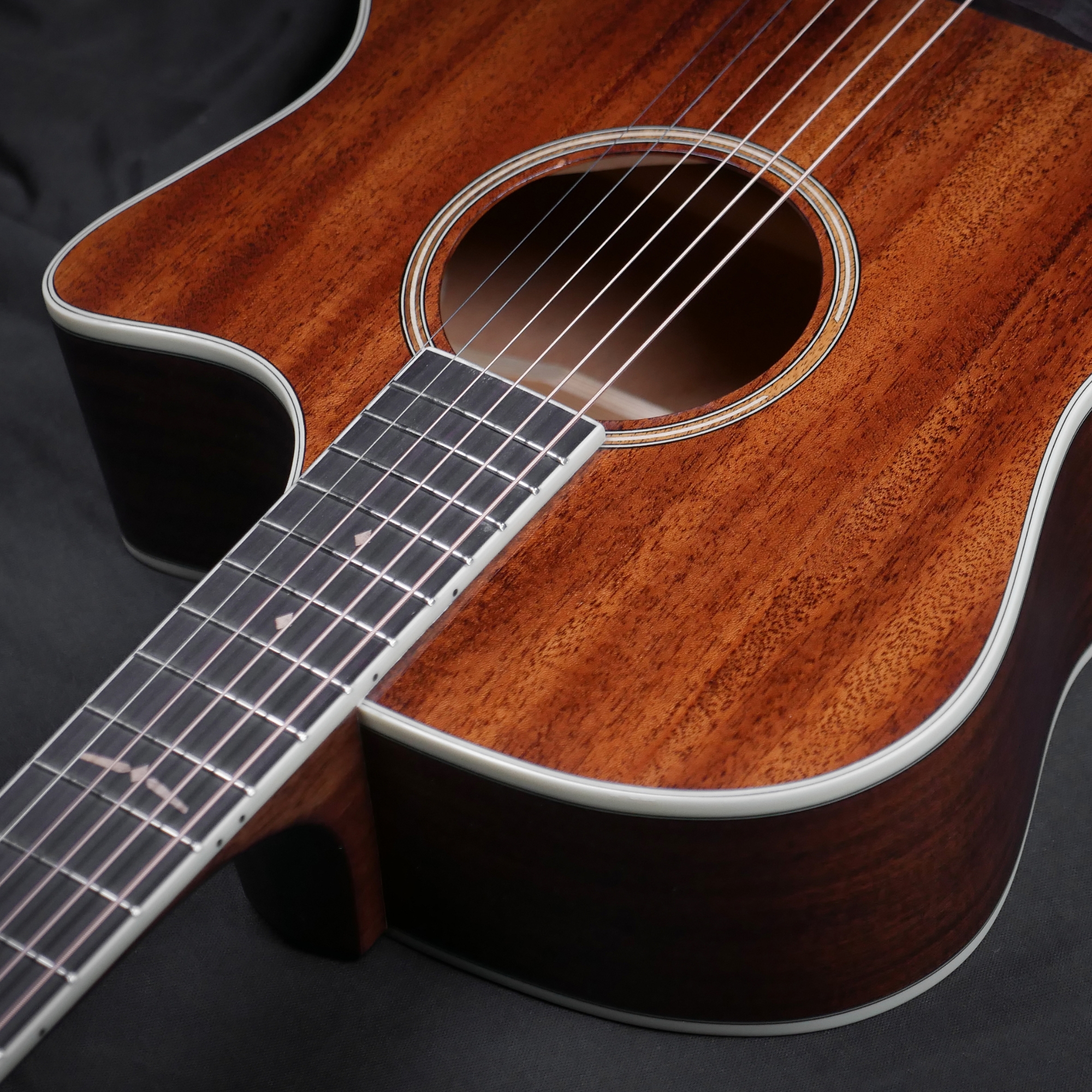 VESPERA - HEX VG320E NATURAL SOLID TOP WITH LR BAGGS ELEMENT VTC EQ