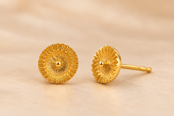 Image of 14K Yellow Gold Textured Sunburst Stud EARRINGS –
