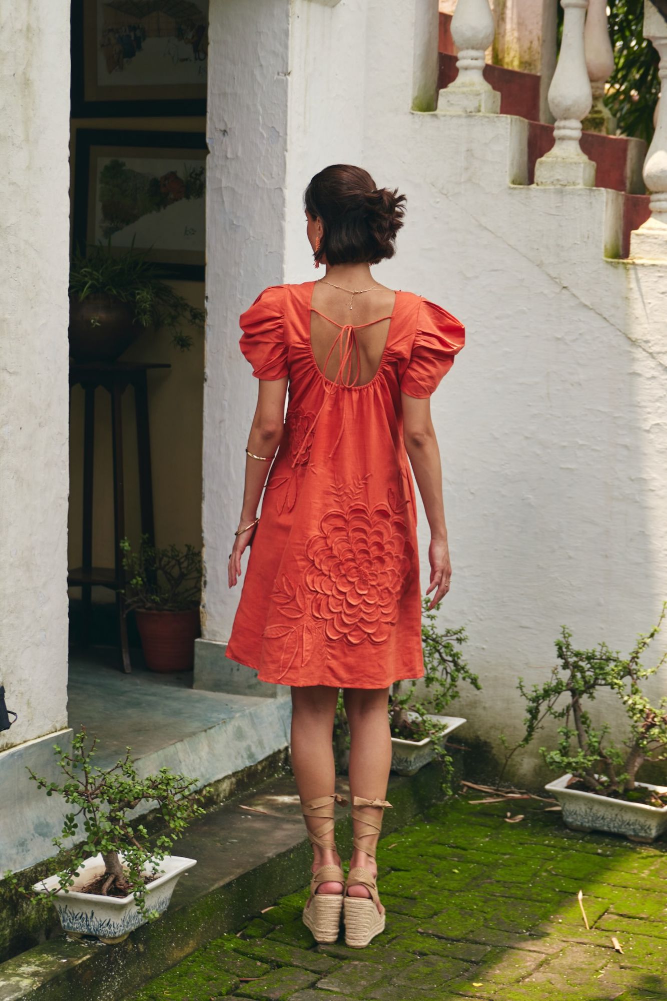 FLORENTINA CORAL COLOR LINEN FABRIC KNEE LENGTH LINED SUMMER DRESS WITH RUCHED SLEEVES AND FLOWER EMBROIDER