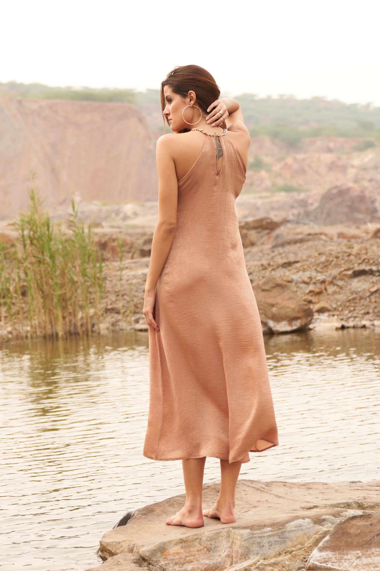 DESERT ROSE SAND COLOR SATIN CREPE MIDI LENGTH SLEEVELESS DRESS WITH METAL CHAIN NECKLINE