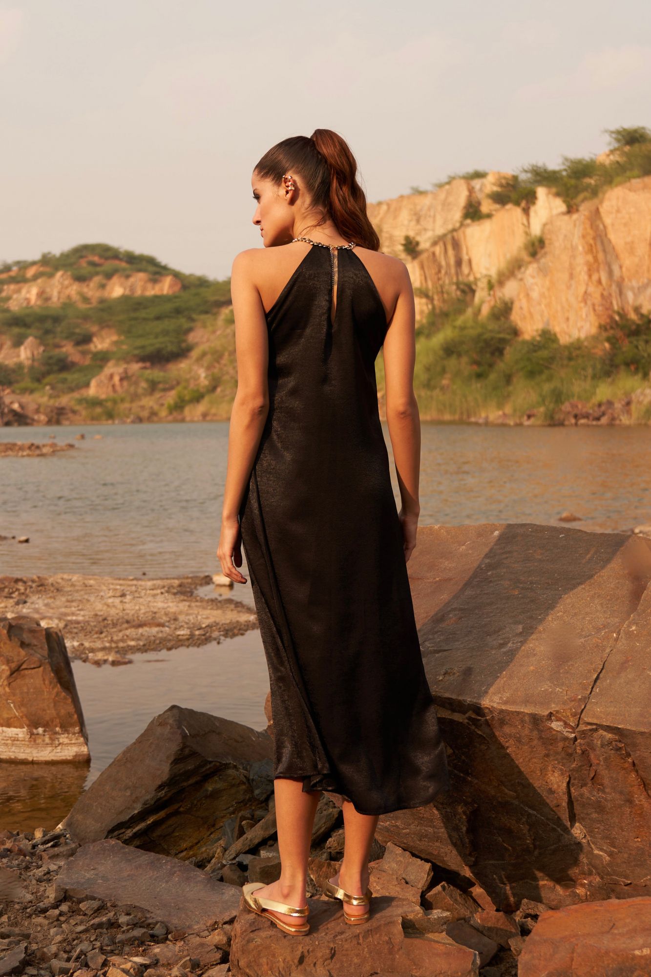 DESERT ROSE BLACK COLOR SATIN CREPE MIDI LENGTH SLEEVELESS DRESS WITH METAL CHAIN NECKLINE