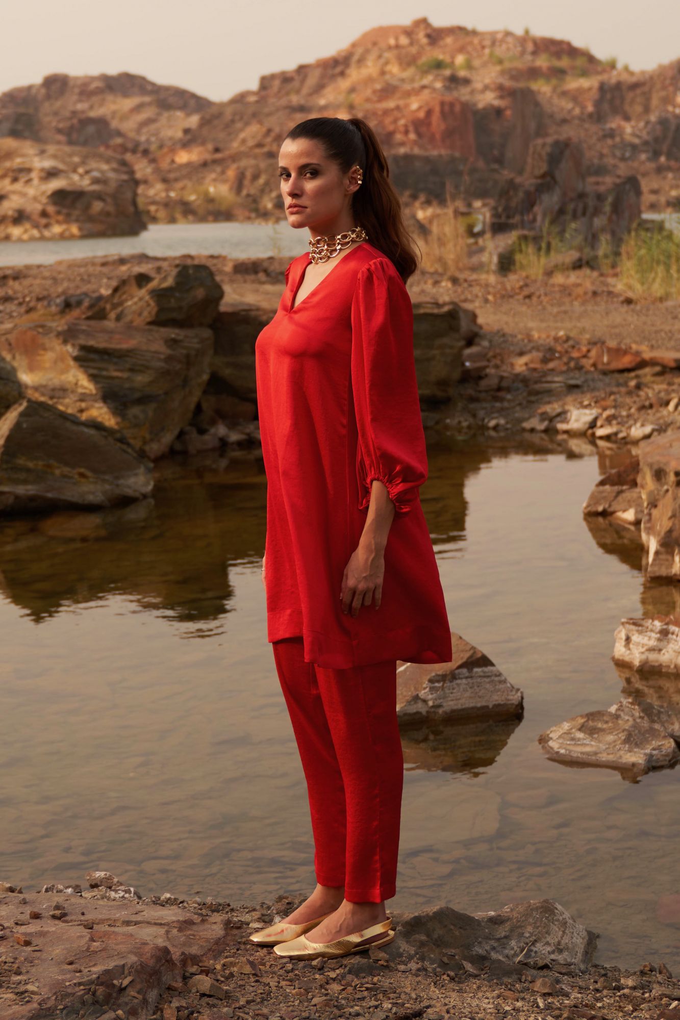DESERT ROSE RED COLOR TEXTURED SATIN V-NECK 34TH SLEEVES TUNIC WITH PANT CO-ORDINATE
