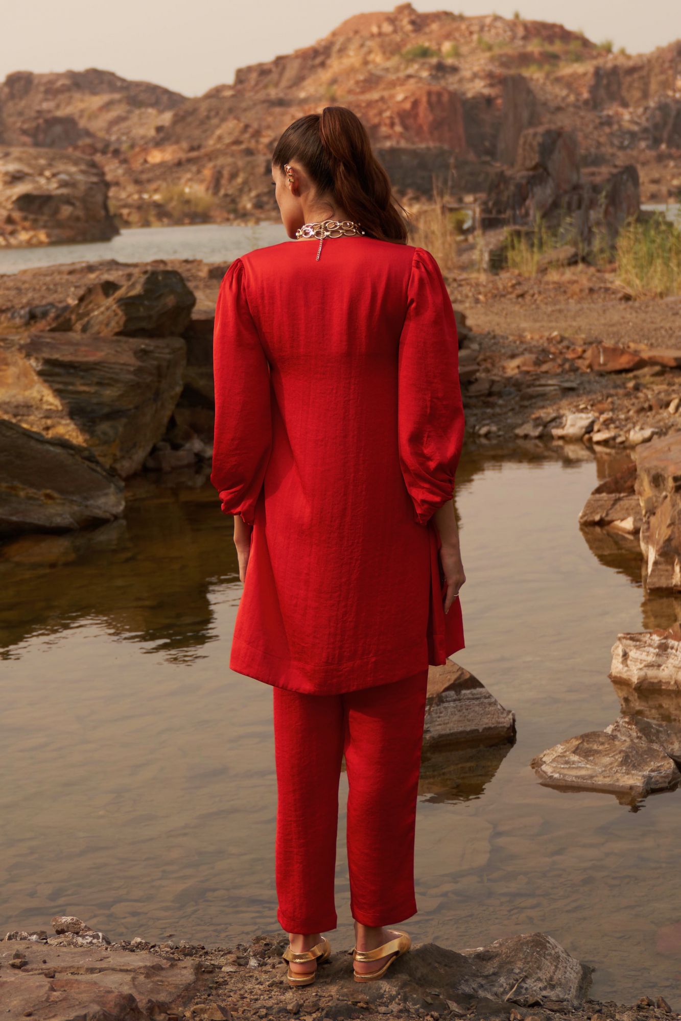 DESERT ROSE RED COLOR TEXTURED SATIN V-NECK 34TH SLEEVES TUNIC WITH PANT CO-ORDINATE