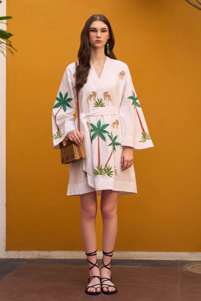 RANTHAMBORE WHITE LINEN HAND EMBROIDERED KNEE LENGTH KIMONO FIT STATEMENT BRUNCH DRESS WITH SASH