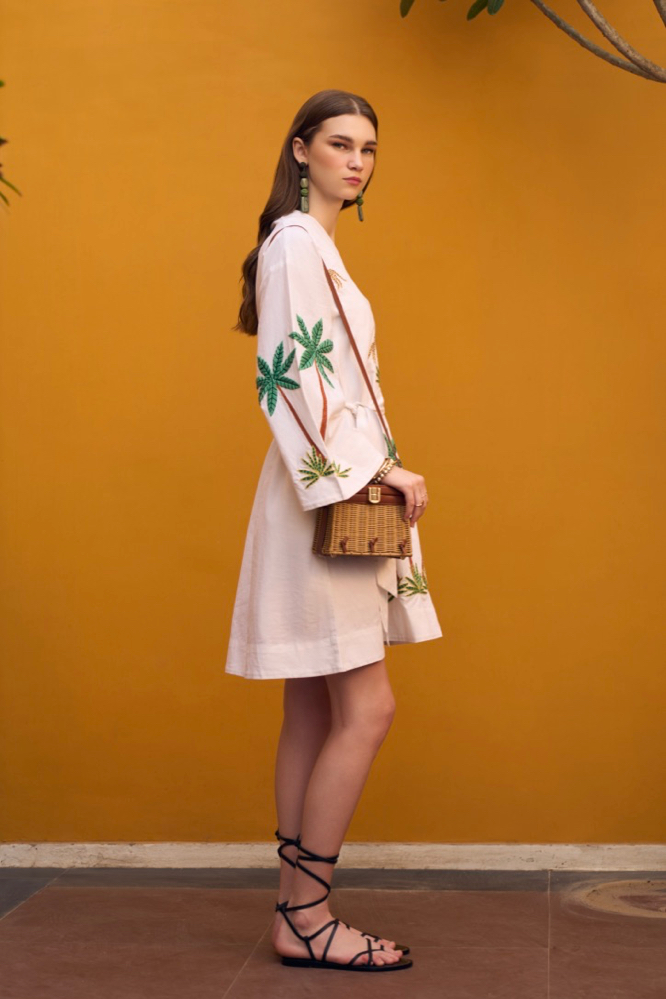 RANTHAMBORE WHITE LINEN HAND EMBROIDERED KNEE LENGTH KIMONO FIT STATEMENT BRUNCH DRESS WITH SASH