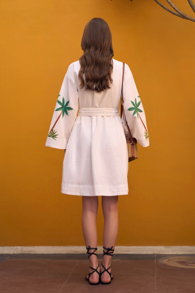 RANTHAMBORE WHITE LINEN HAND EMBROIDERED KNEE LENGTH KIMONO FIT STATEMENT BRUNCH DRESS WITH SASH