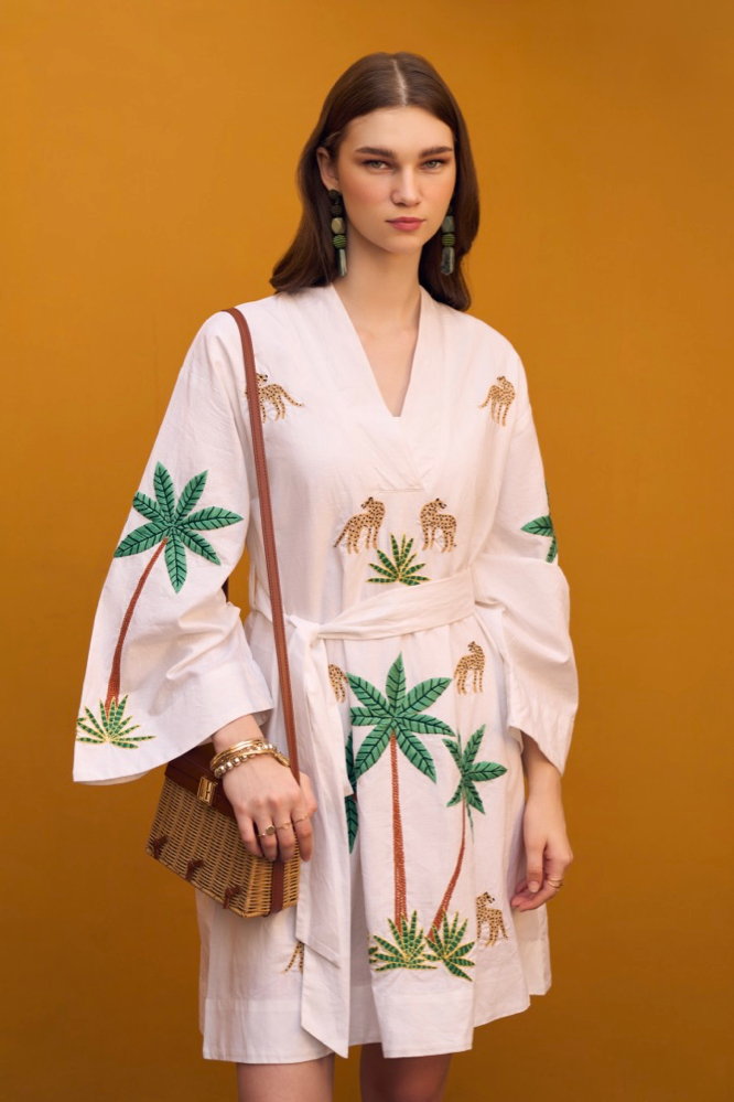 RANTHAMBORE WHITE LINEN HAND EMBROIDERED KNEE LENGTH KIMONO FIT STATEMENT BRUNCH DRESS WITH SASH