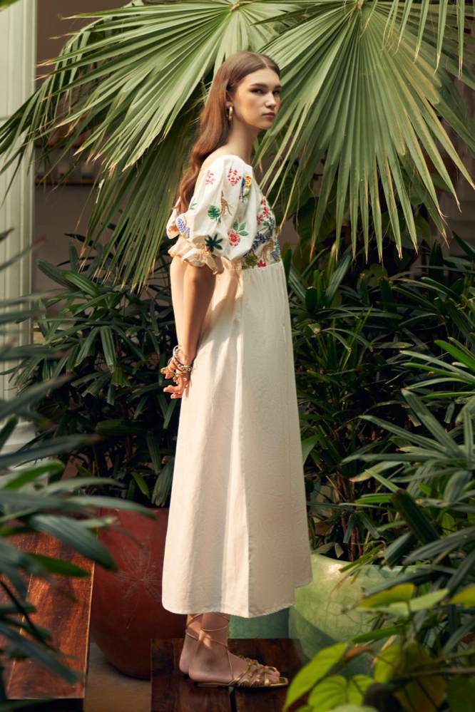 RANTHAMBORE WHITE COLOR LINEN FABRIC MIDI LENGTH STATEMENT DRESS WITH HAND EMBROIDERY AND ELBOW LENGTH SLEEVES