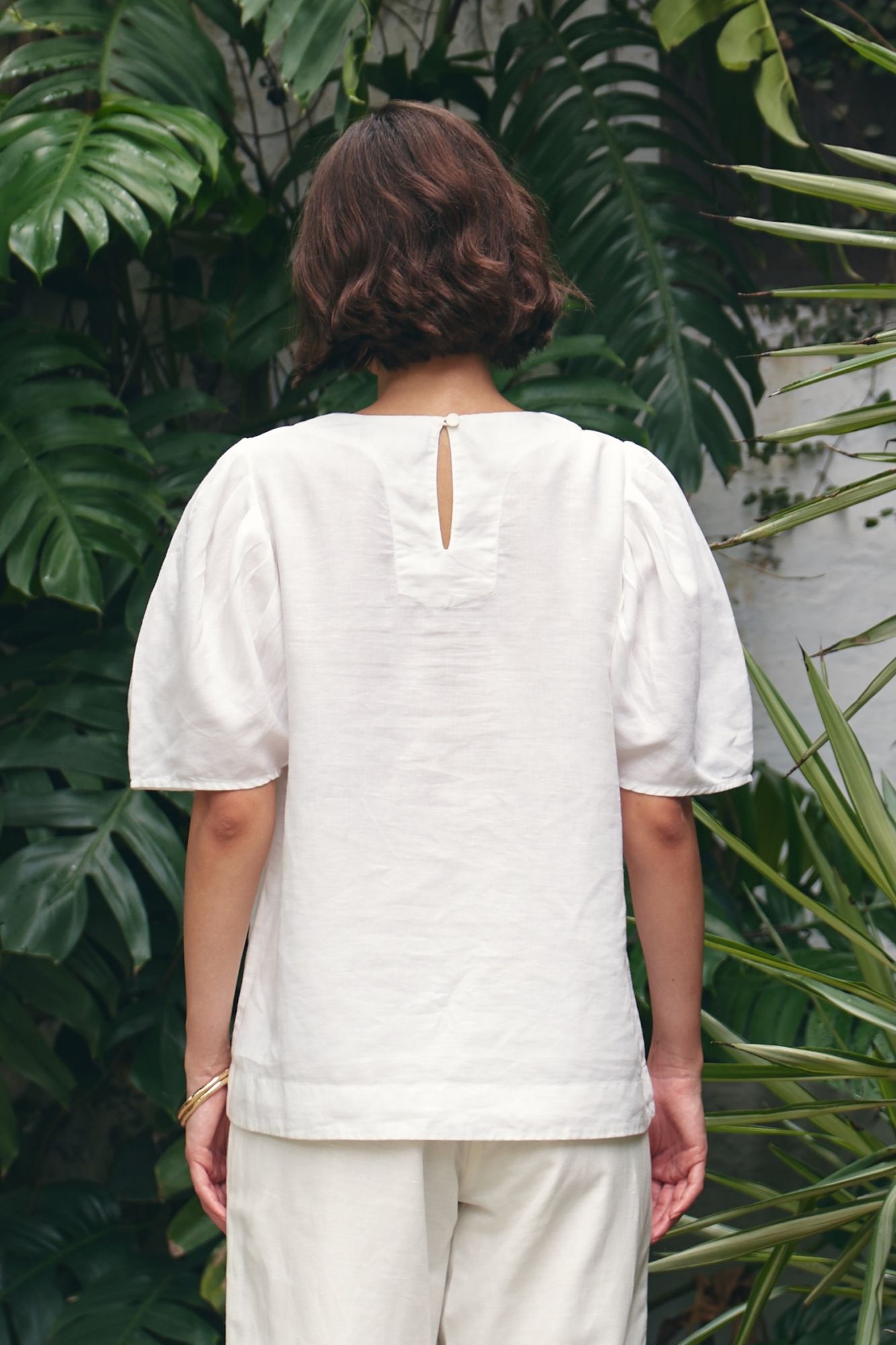 FLORENTINA OFF WHITE LINEN TOP WITHSLEEVES AND SELF FABRIC FLOWER PATCHWORK EMBROIDERY