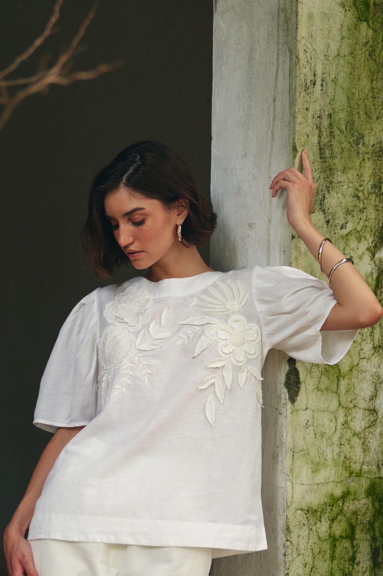 FLORENTINA OFF WHITE LINEN TOP WITHSLEEVES AND SELF FABRIC FLOWER PATCHWORK EMBROIDERY