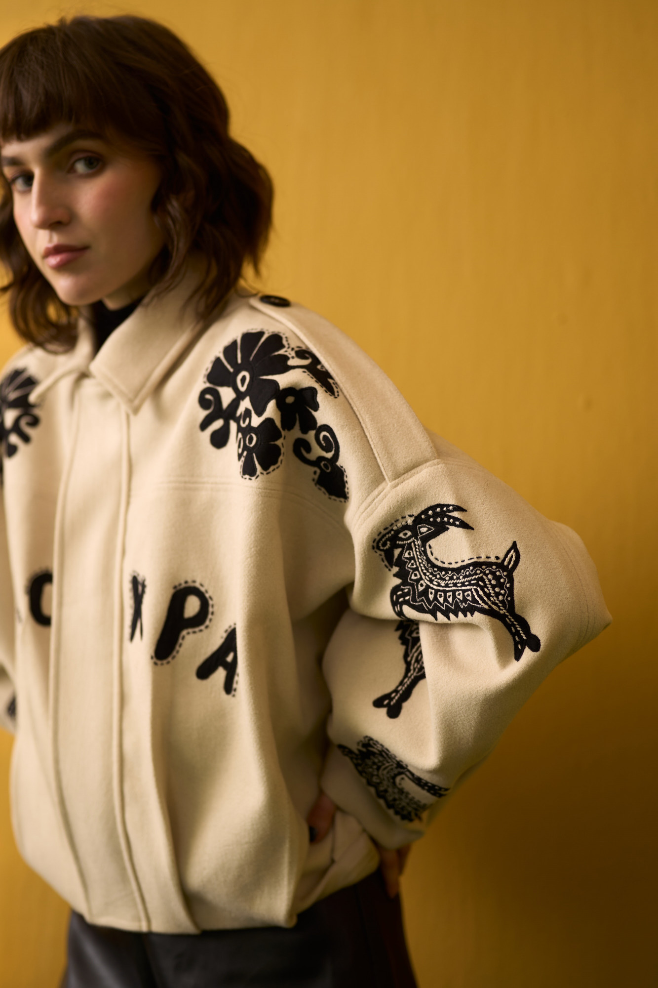 DROKPA CREAM FELT FLORA  FAUNA  EMBROIDERED JACKET