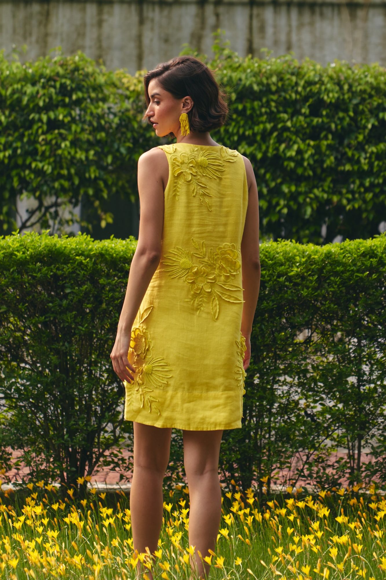 FLORENTINA YELLOW COLOR PURE LINEN ALL OVER FLORAL EMBROIDERY KNEE LENGTH SLEEVELESS V-NECK SHIFT DRESS