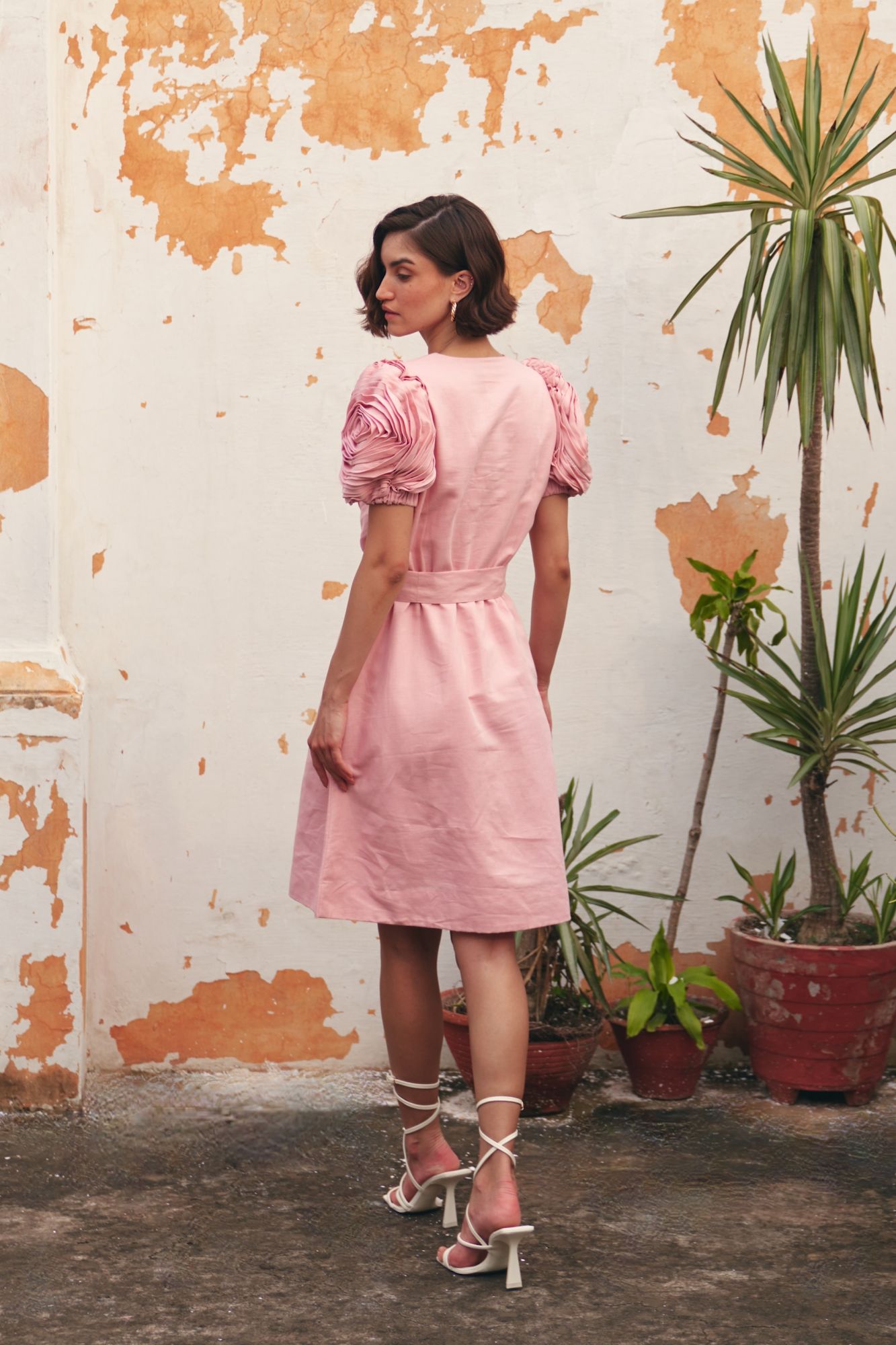 FLORENTINA LIGHT PINK COLOR LINEN FABRIC DRESS WITH ROSE SLEEVES DETAIL AND WAIST SASH