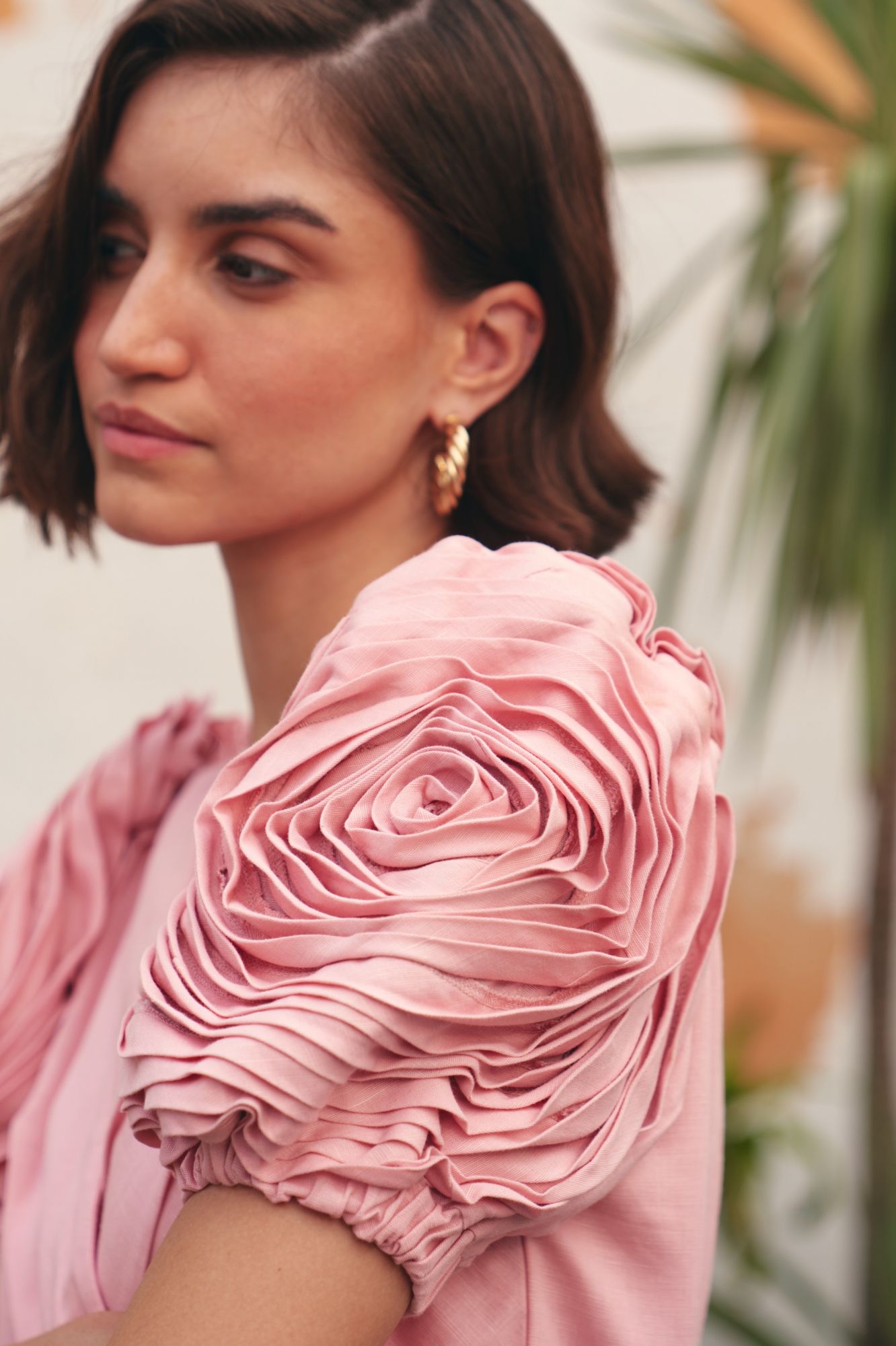 FLORENTINA LIGHT PINK COLOR LINEN FABRIC DRESS WITH ROSE SLEEVES DETAIL AND WAIST SASH