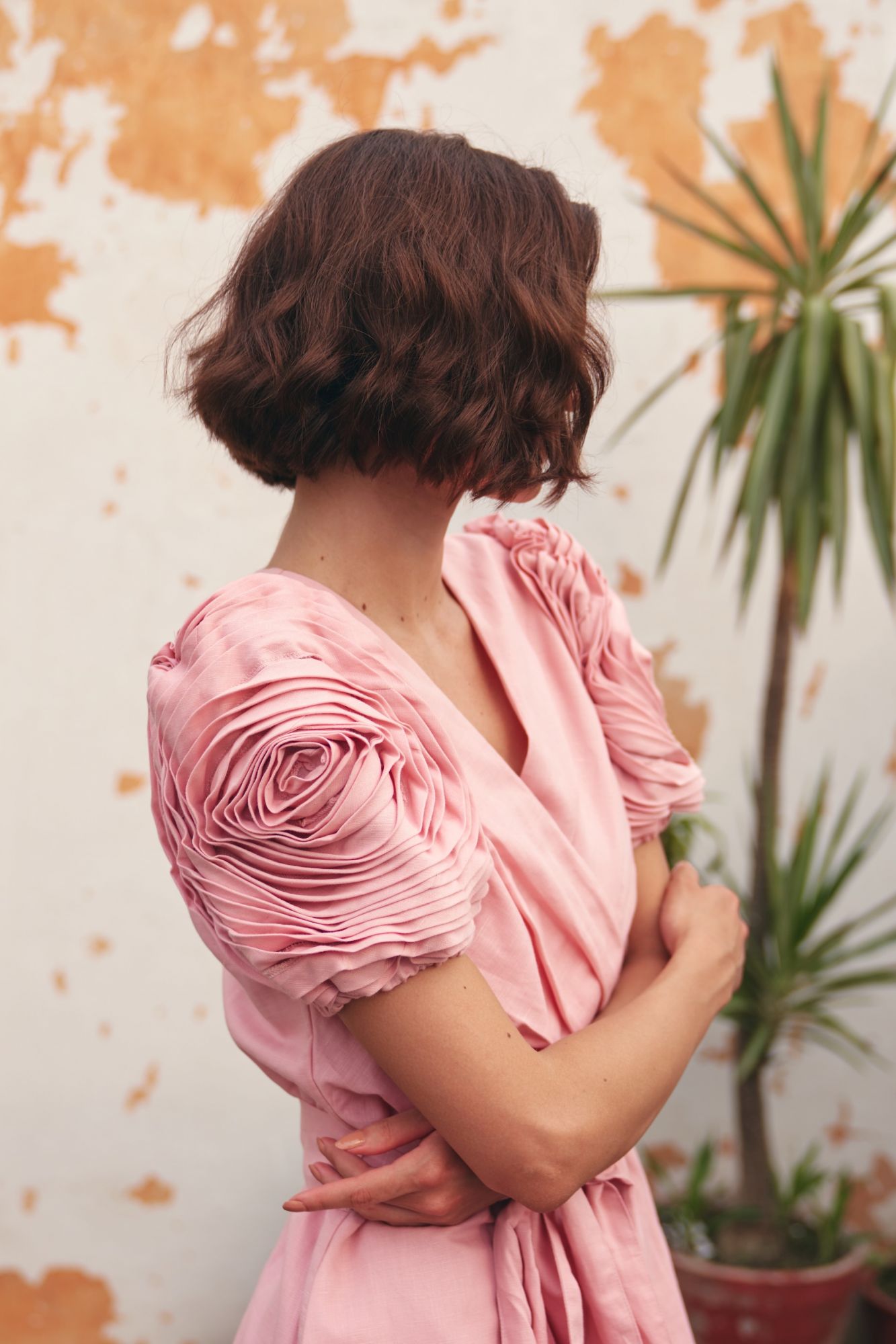 FLORENTINA LIGHT PINK COLOR LINEN FABRIC DRESS WITH ROSE SLEEVES DETAIL AND WAIST SASH